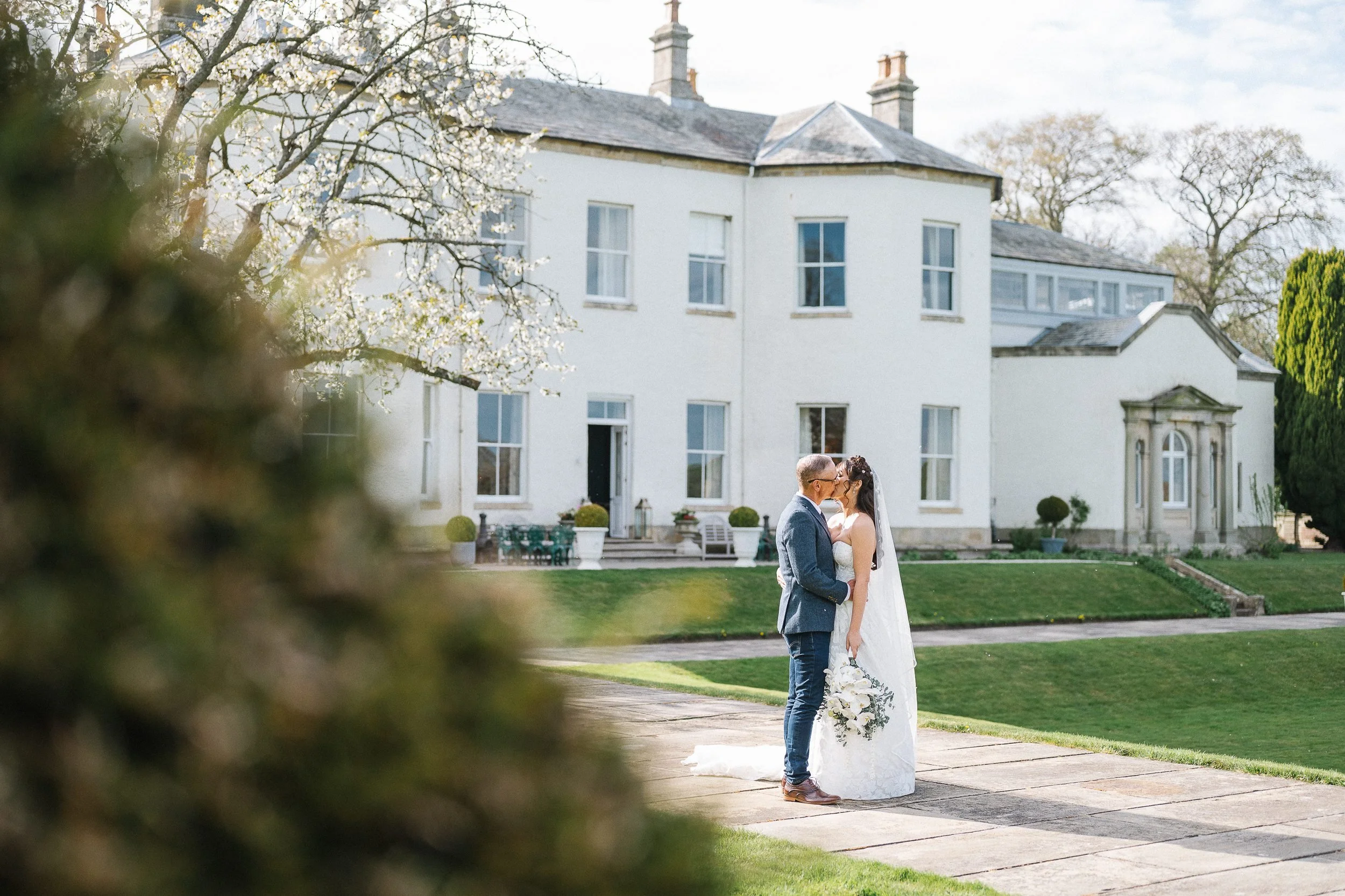 23-lartington-hall-couple.jpg