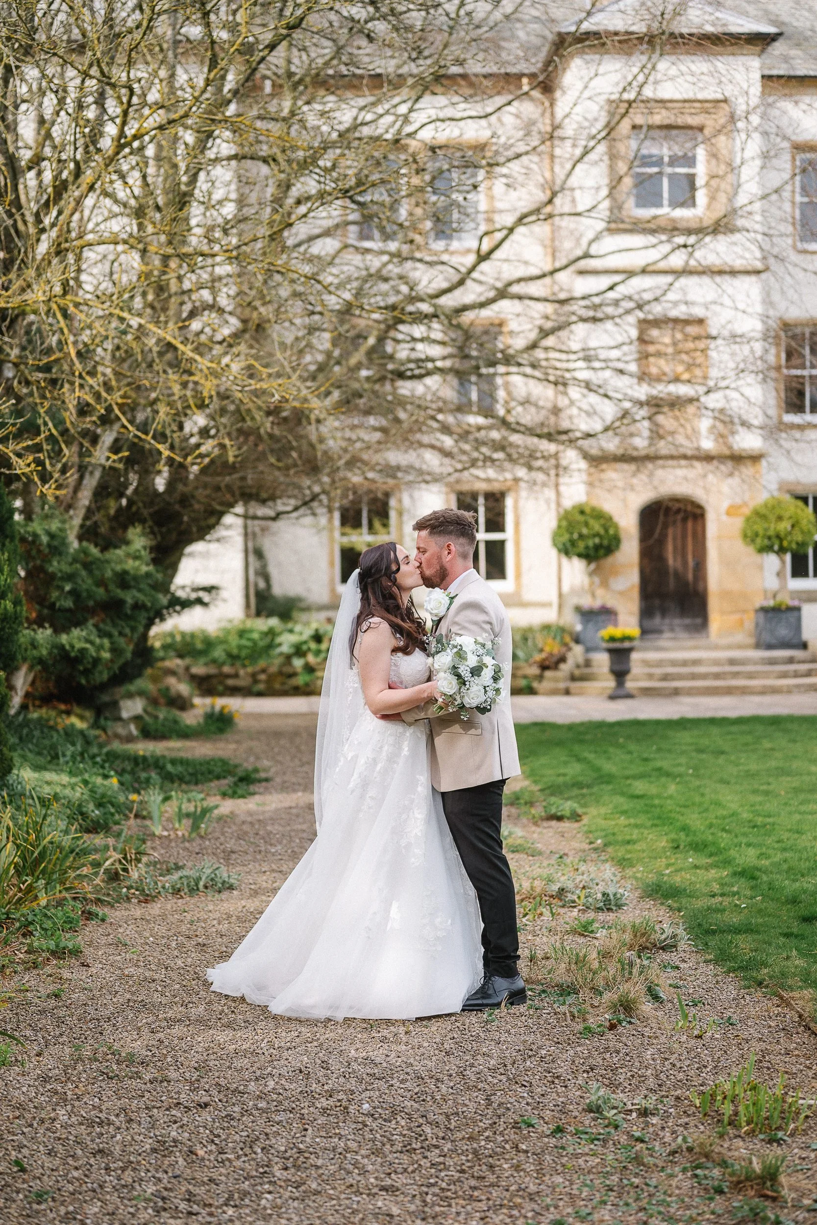 29-lartington-hall-couple.jpg