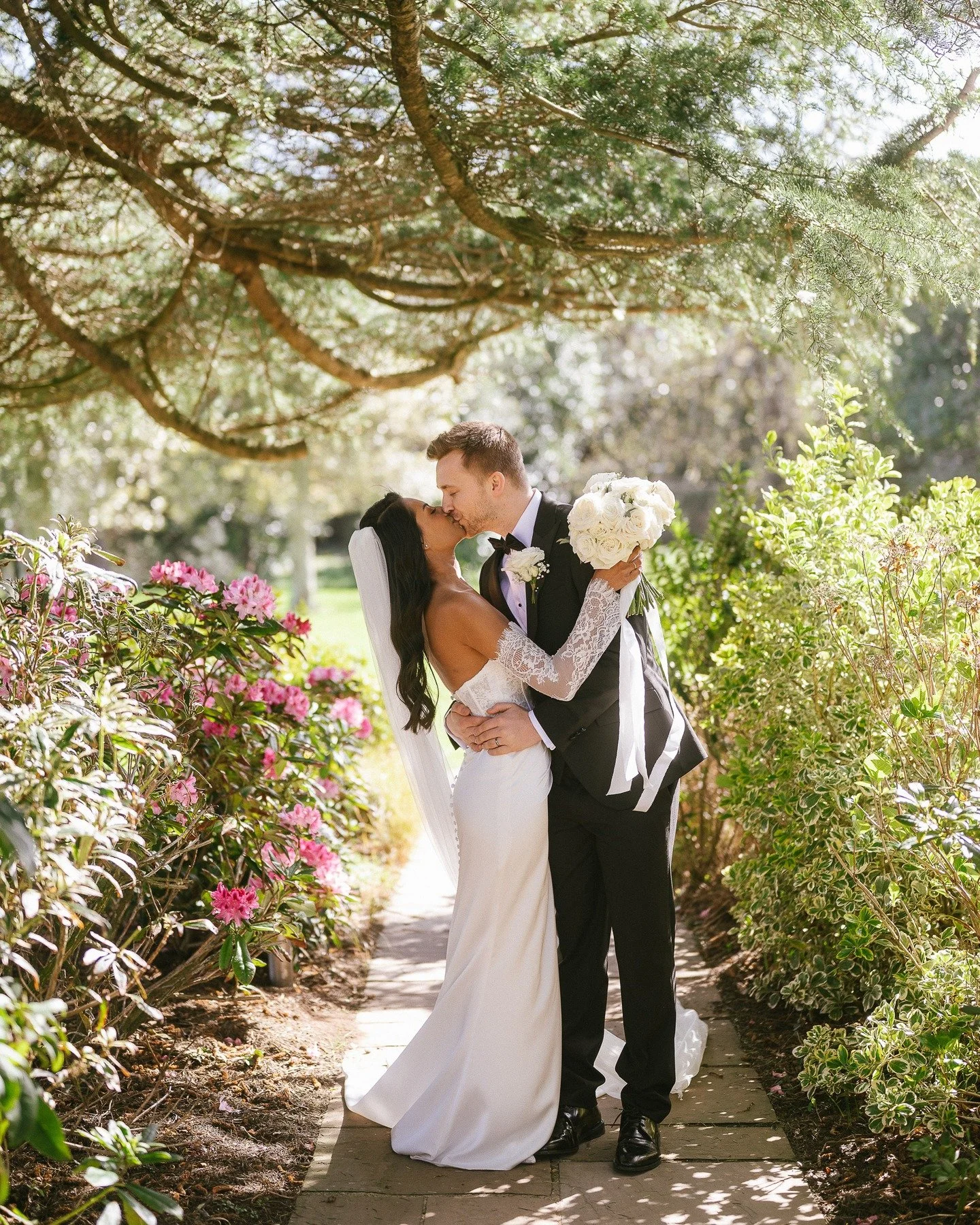 @remybridge and Chris at the always stunning @ellinghamhall.

Was lovely to work alongside:

@markthompson_weddingpianist 
@abigailgracevideography 
@flori_and_fern 
@ellinghamhall 
@iconweddingdj 
@studiosocial_north 
@marrime_bridalwear 
@annamccle