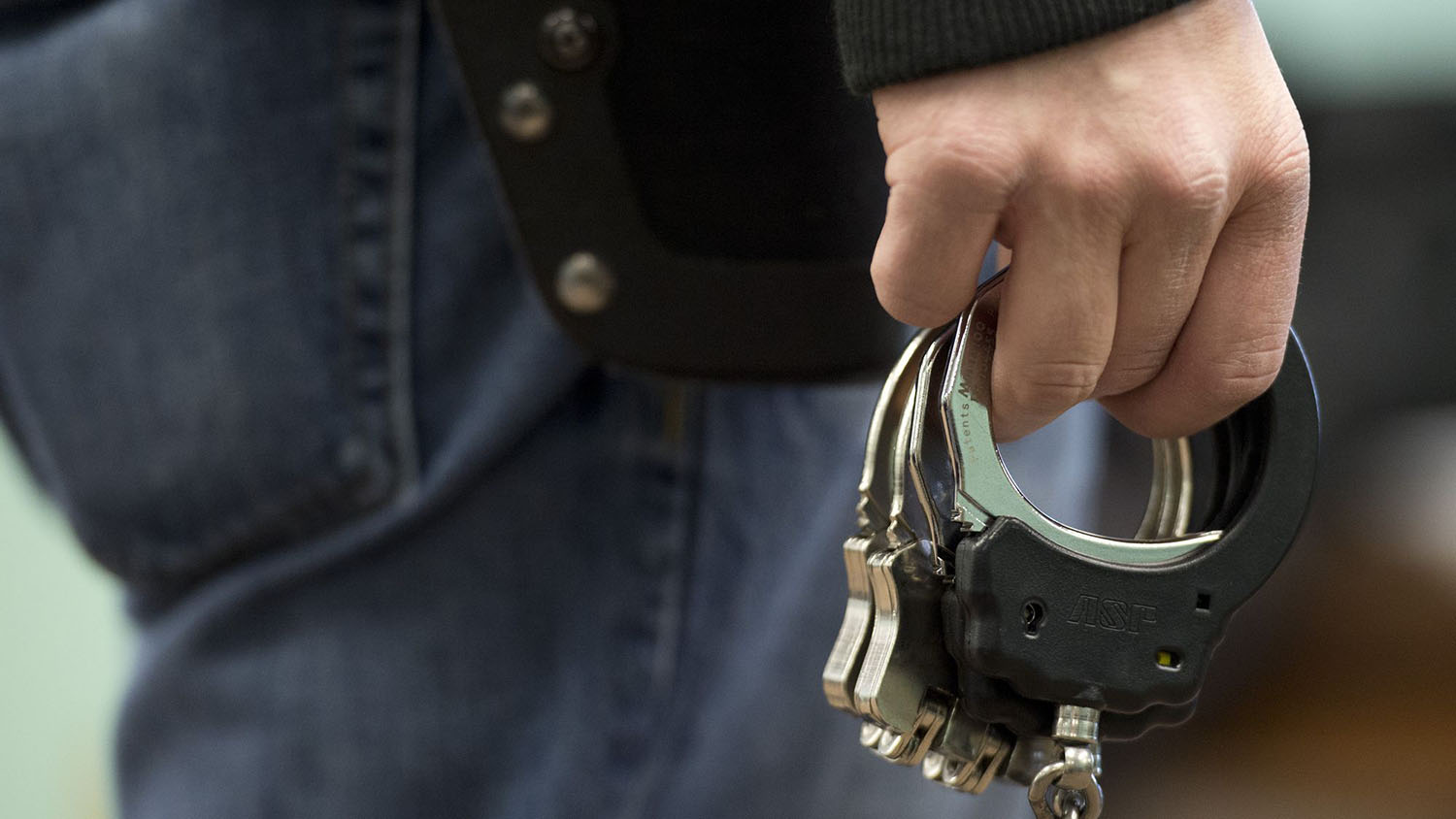 handcuffs_warants_projectt.jpg