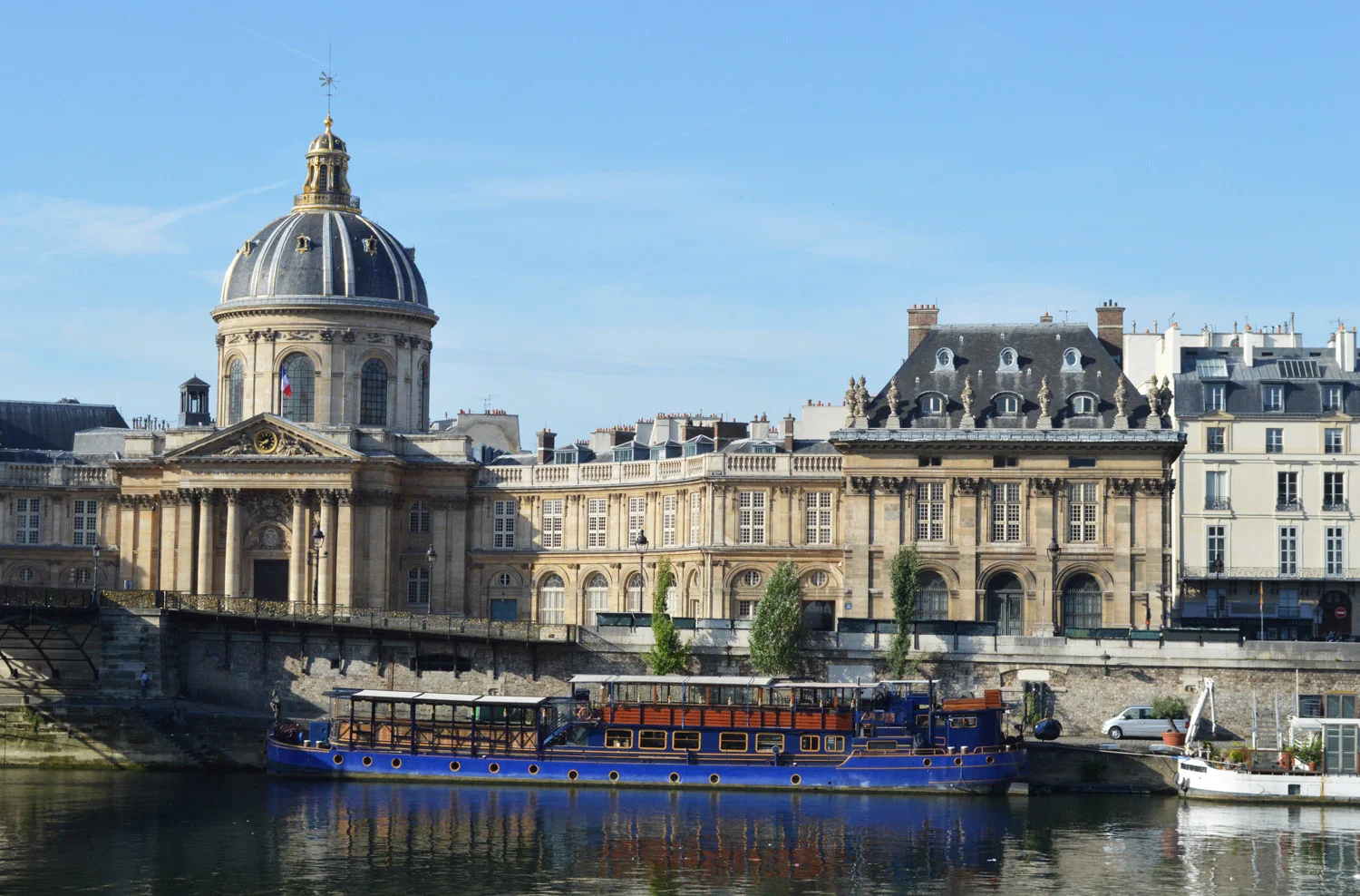 11 Ways To Make Money While You Travel