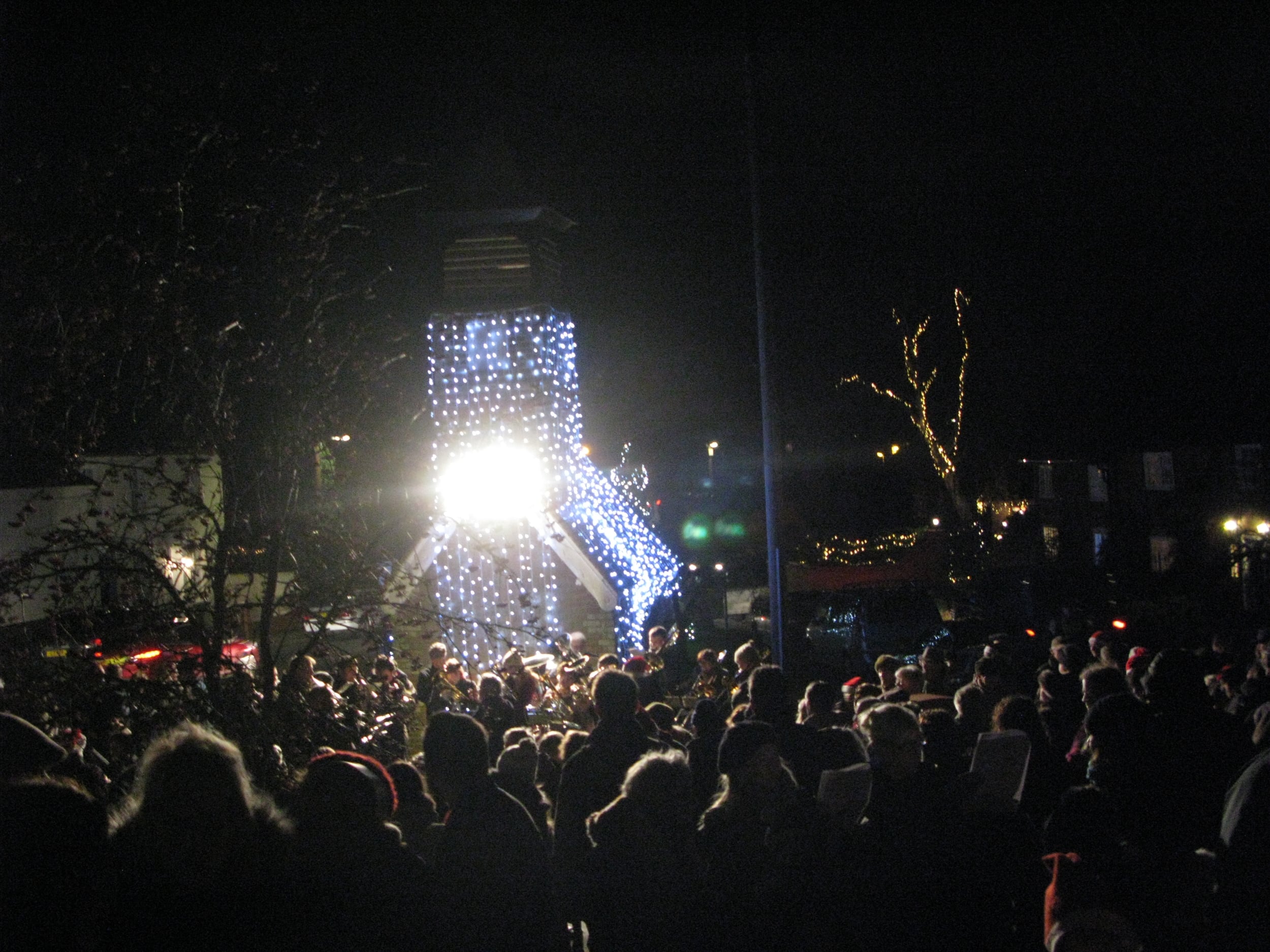 carols on the green crowd.JPG