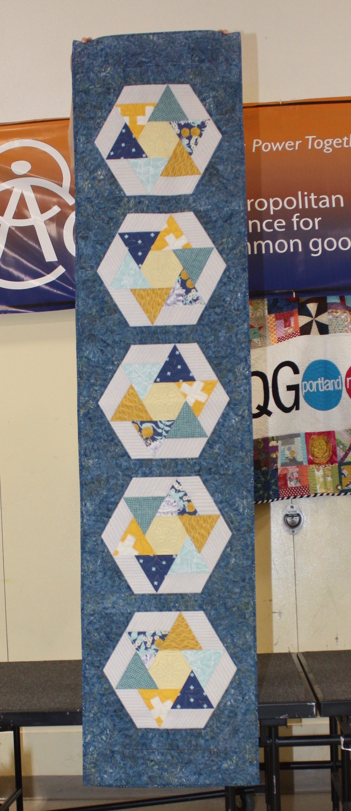 Dawn White Wanderlust, Pattern: Spinners by heather Peterson Quilted by Coleen Barnhardt @dawn_at_first_light_designs