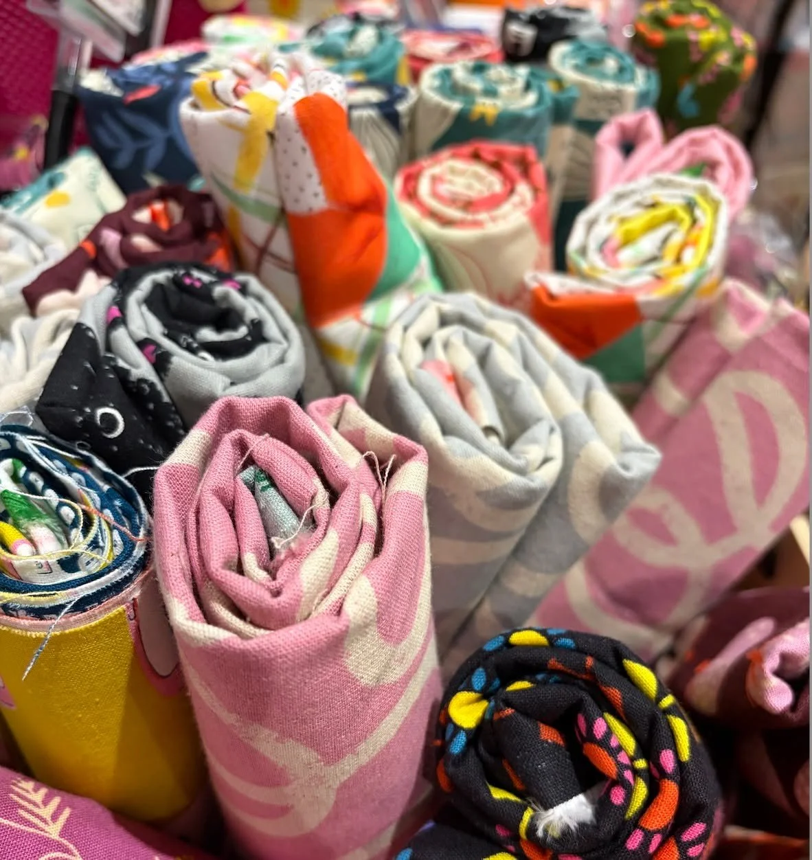 🧵✨ Shop the QuiltCon 2026 Digital Goodie Bag! ✨🧵

So you couldn&rsquo;t make it to QuiltCon this year, but you&rsquo;d still love some of the goodies? QuiltCon has got you covered! 💙

They love our sponsors&mdash;and the sponsors  love YOU! They&r