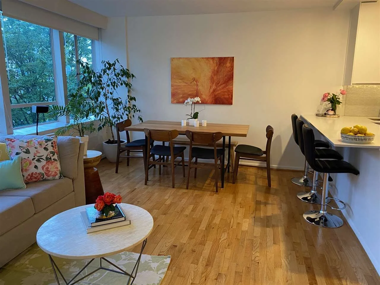 420 1445 Marpole living room.jpg