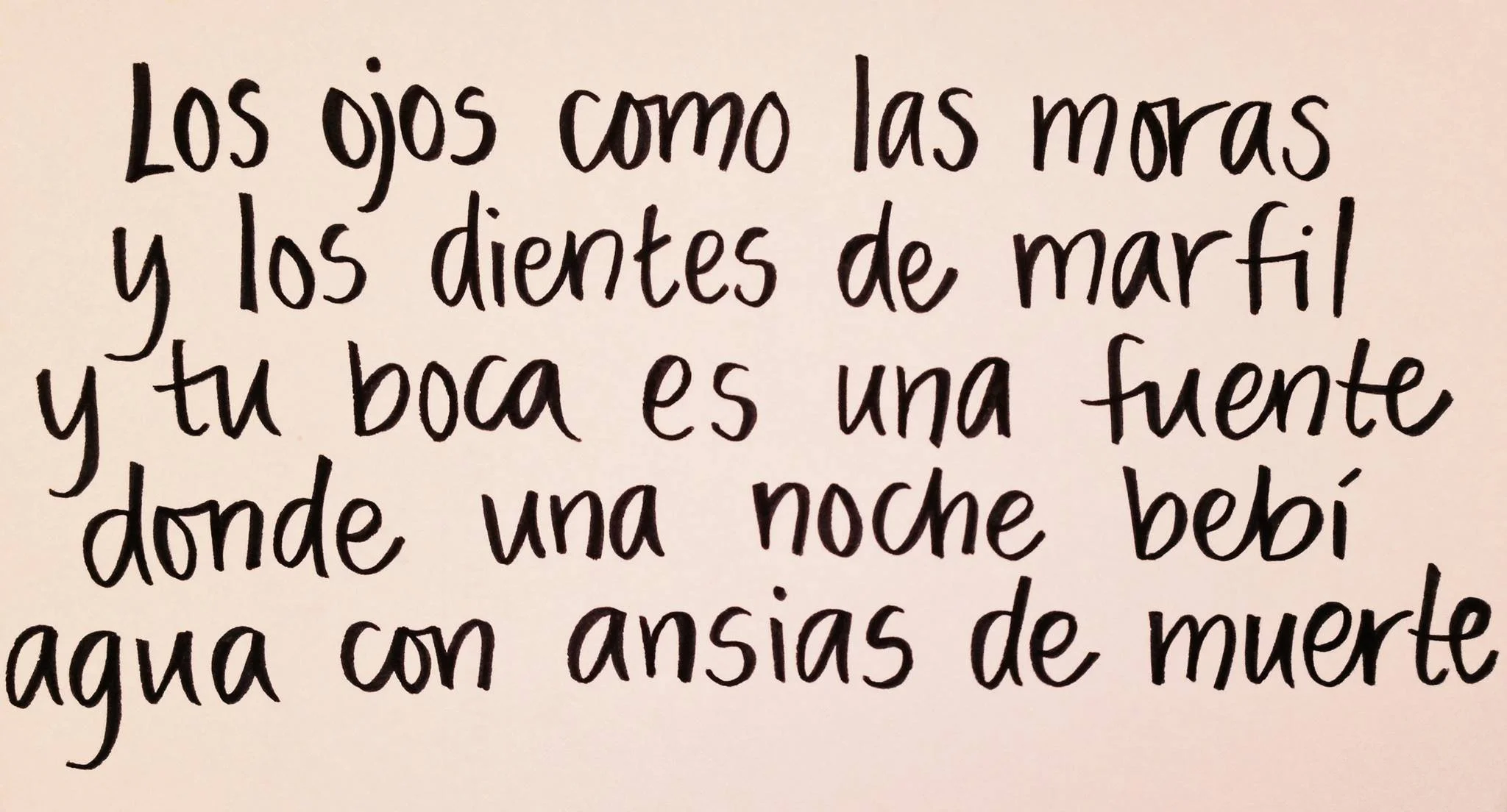 Los ojos como las moras | The Weekly Letra