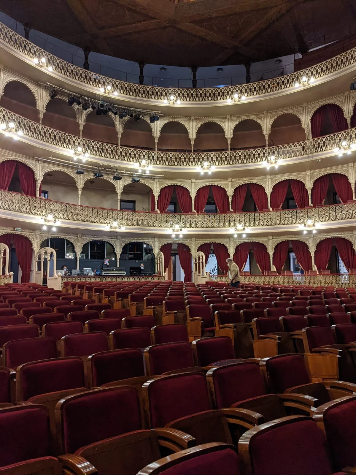 La Sombra De Tu Querer | The Weekly Letra