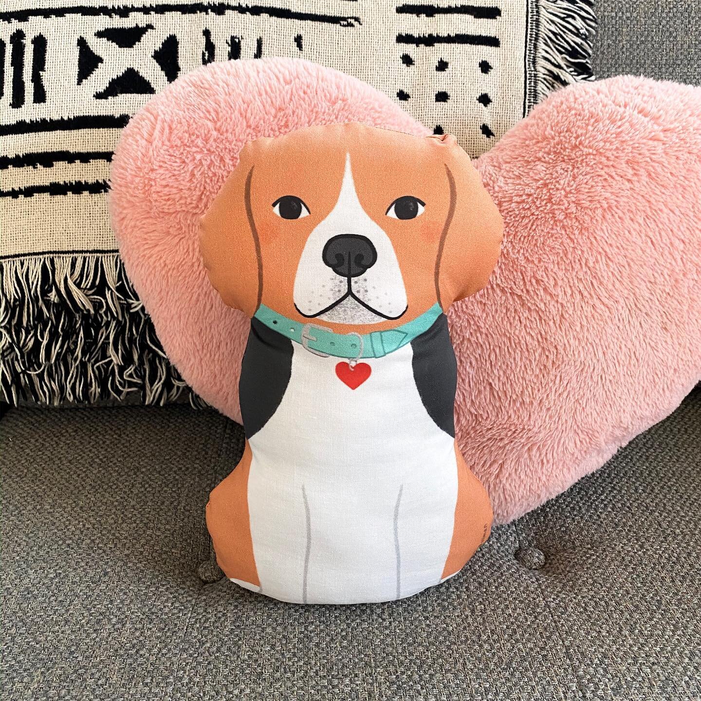 The new release of cut and sew dogs, including this fellow, are now available on Spoonflower! Link in profile. 🐶
.
.
.
.
.
.
.
.
.
#beagle #beaglesofinstagram #beaglelove #beagles #beaglepillow #beagledoll #beagletoy #dogillustration #cutandsew #cut