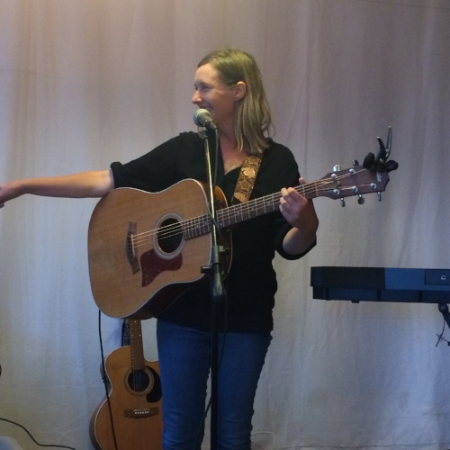 The incomparable Kate Graves opening up the show at King & King Ranch - Fillmore, CA