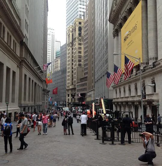 FOOT TRAFFIC IN FRONT OF THE NEW YORK STOCK EXCHANGE