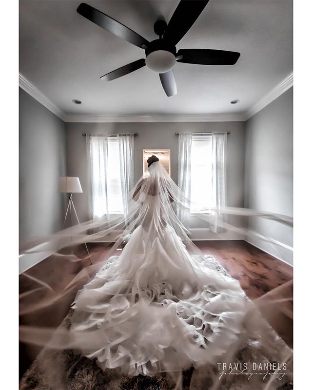 #QueenOfTheBayou by @travisdanielsphotography #quality is 🔑 #bride #wedding #weddingday #neworleans #shesaidyes #destinationwedding #destinationphotographer #nola #nolabride ⚜️