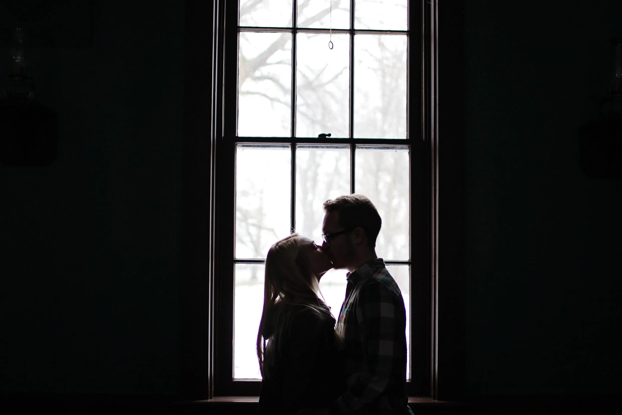 affection-backlit-black-and-white-874207.jpg