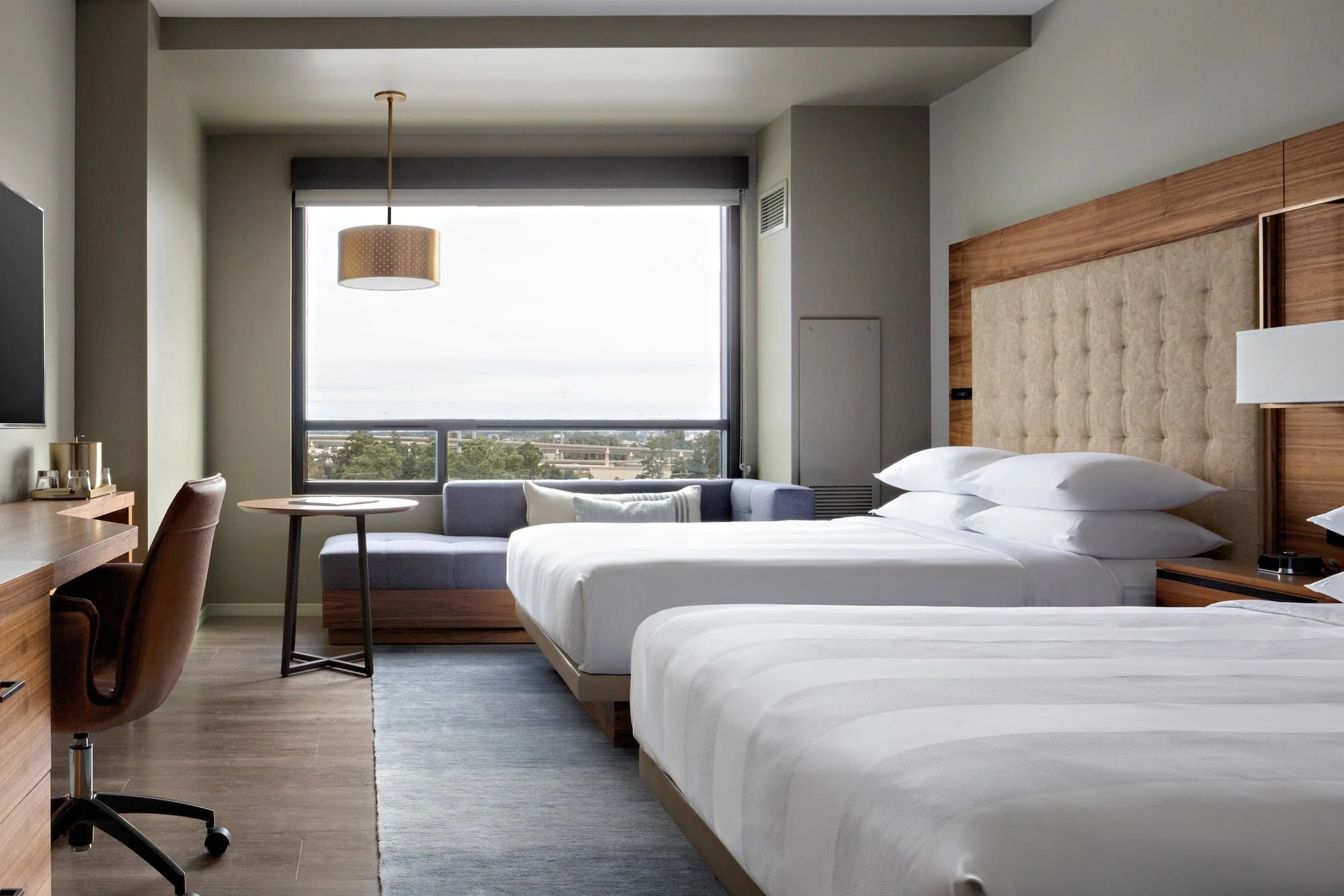 houns-guestroom-6189-hor-wide.jpg