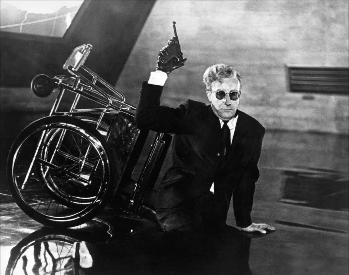 Peter-Sellers-as-Dr-Strangelove-a-wheelchair-bound-ex-Nazi-professor.jpg
