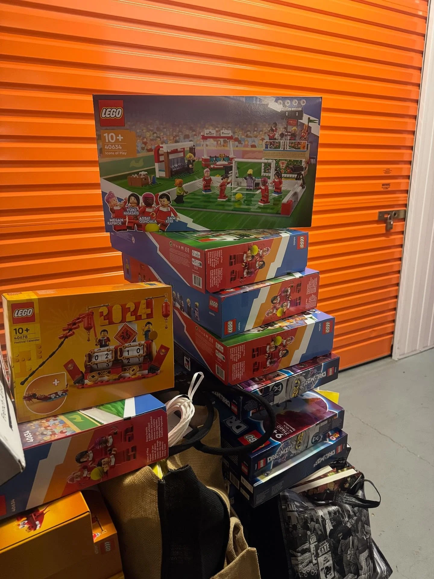 A Little Extra Sunshine These Holidays 

These school holidays, many children have spent time in hospital instead of being out with friends but thanks to our amazing volunteers and supporters, a Smiles2U bag helped brighten their day.

Each bag is pa