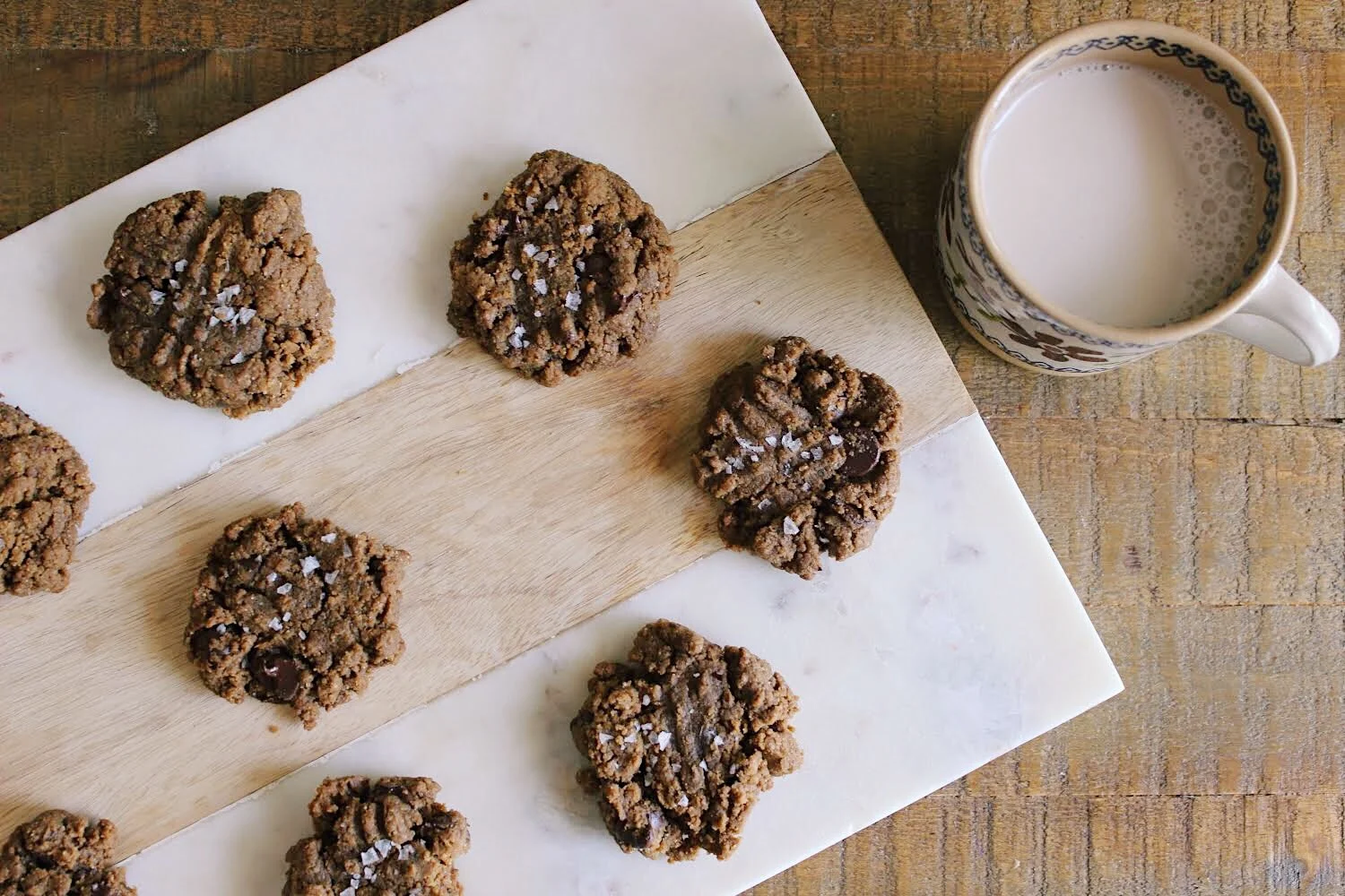9 Ingredient Peanut Butter Chocolate Chip Cookies (V)