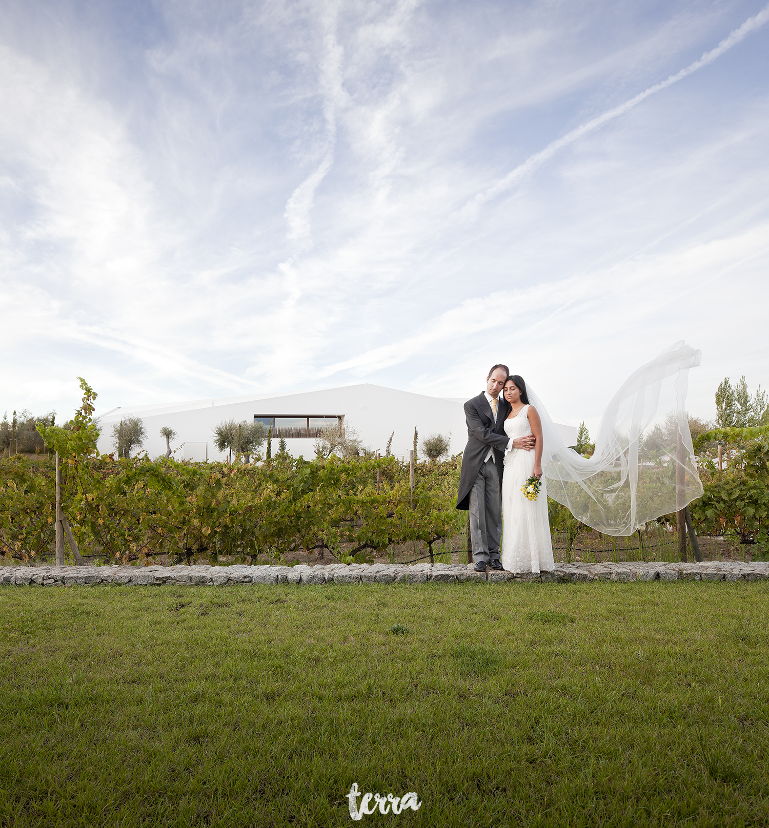 sessao-fotografica-trash-the-dress-land-vineyards-alentejo-terra-fotografia-0017.jpg