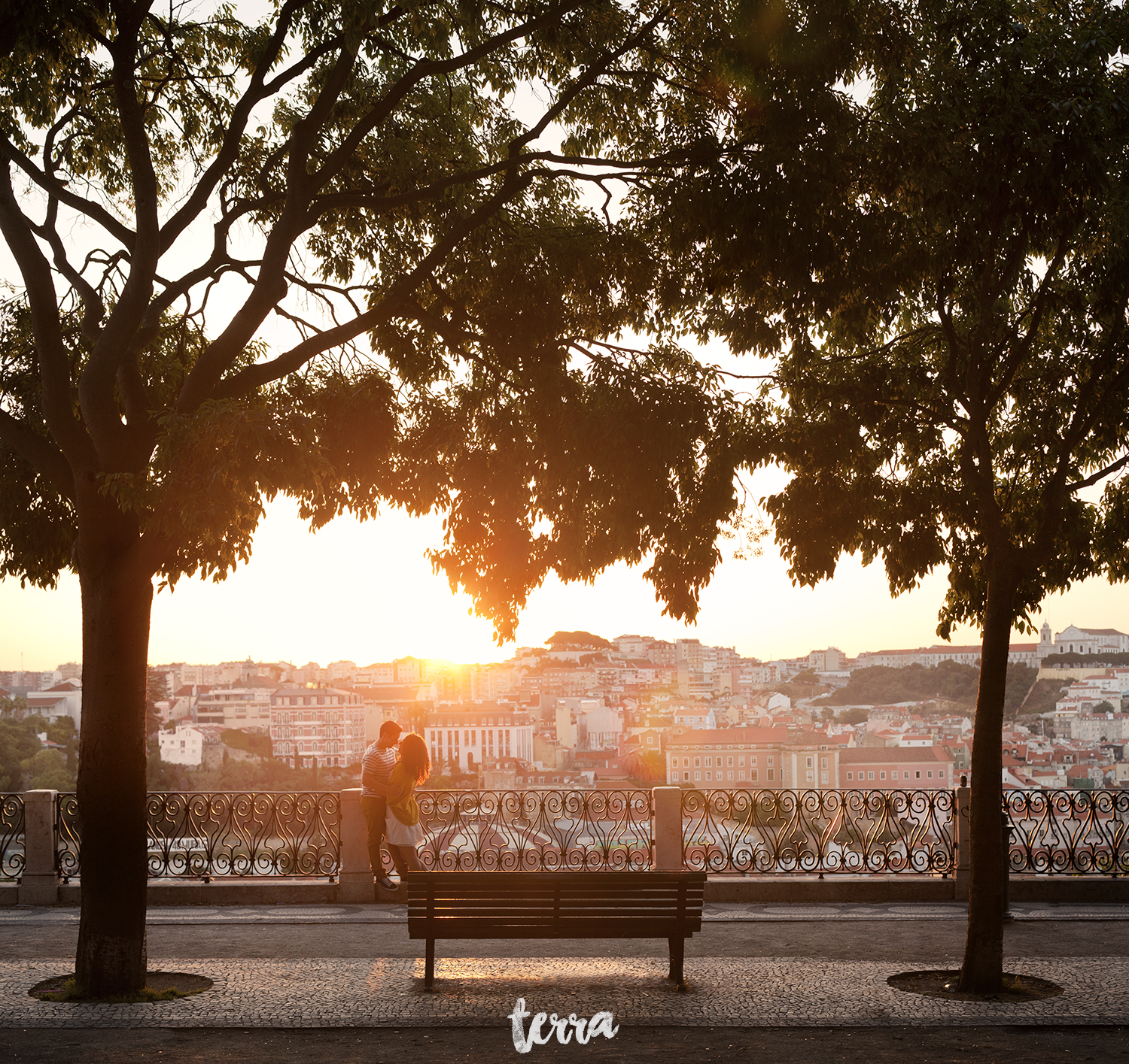 sessao-fotografica-casal-bairro-alto-lisboa-terra-fotografia-0014.jpg