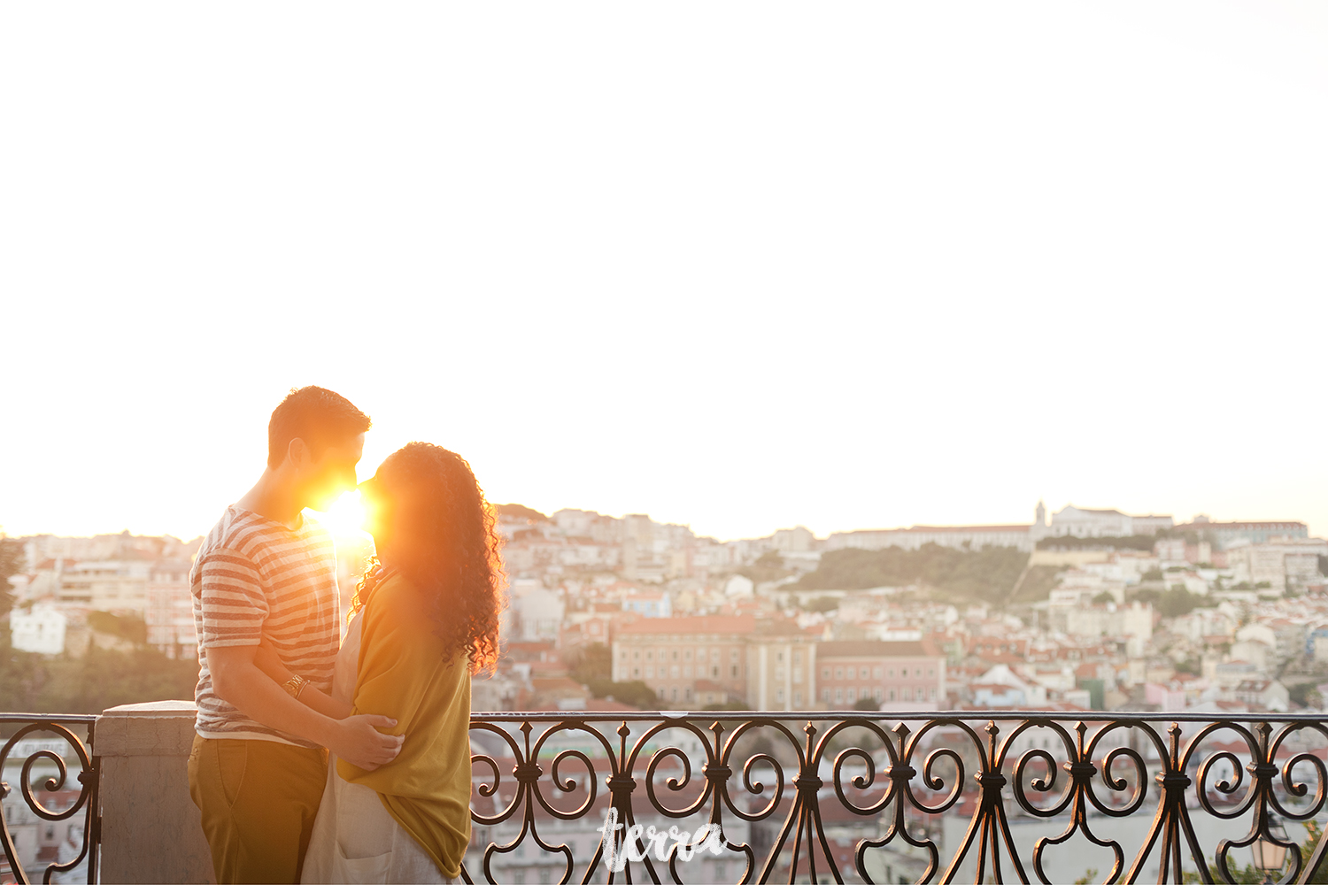 sessao-fotografica-casal-bairro-alto-lisboa-terra-fotografia-0015.jpg