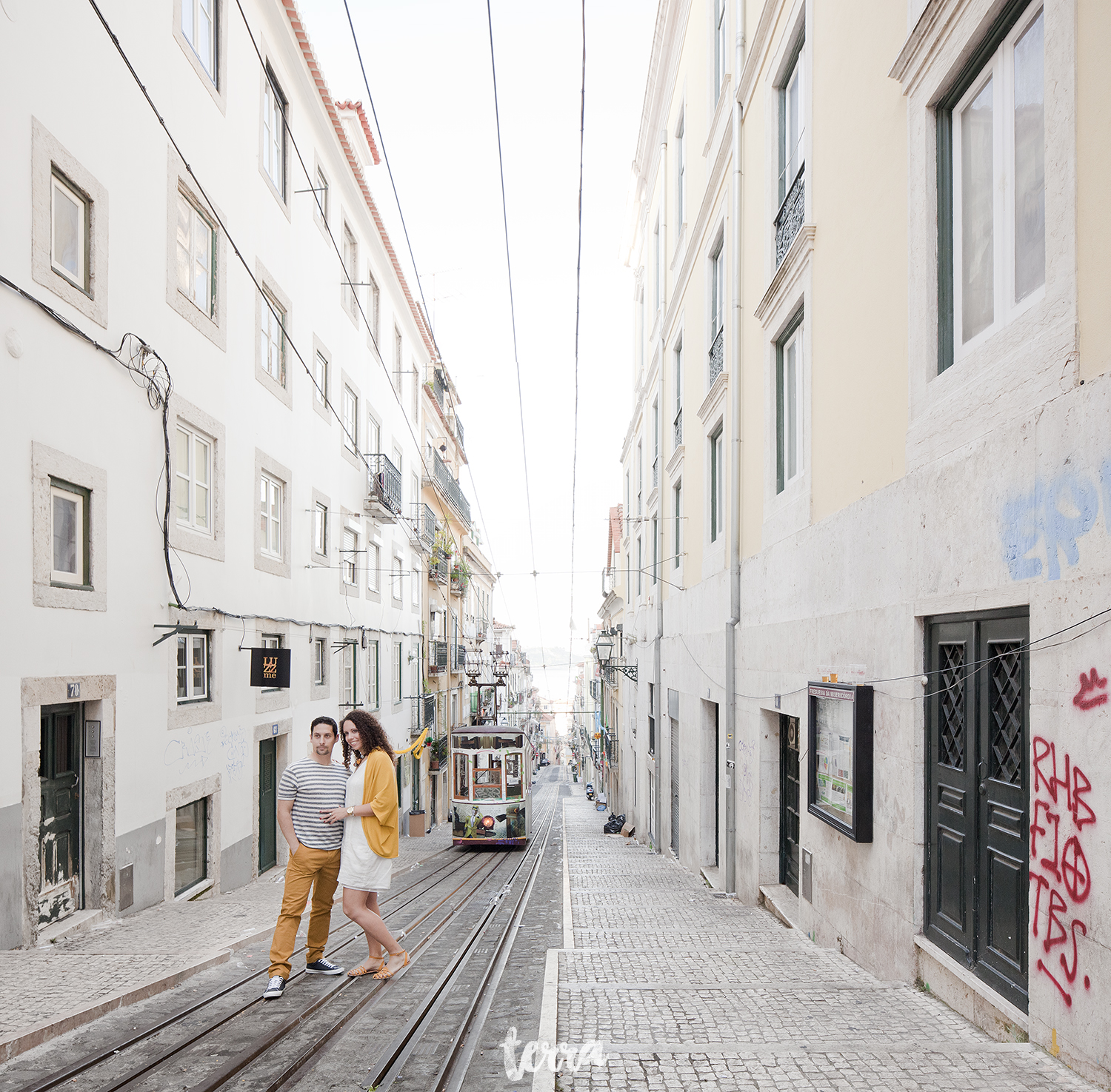 sessao-fotografica-casal-bairro-alto-lisboa-terra-fotografia-0027.jpg