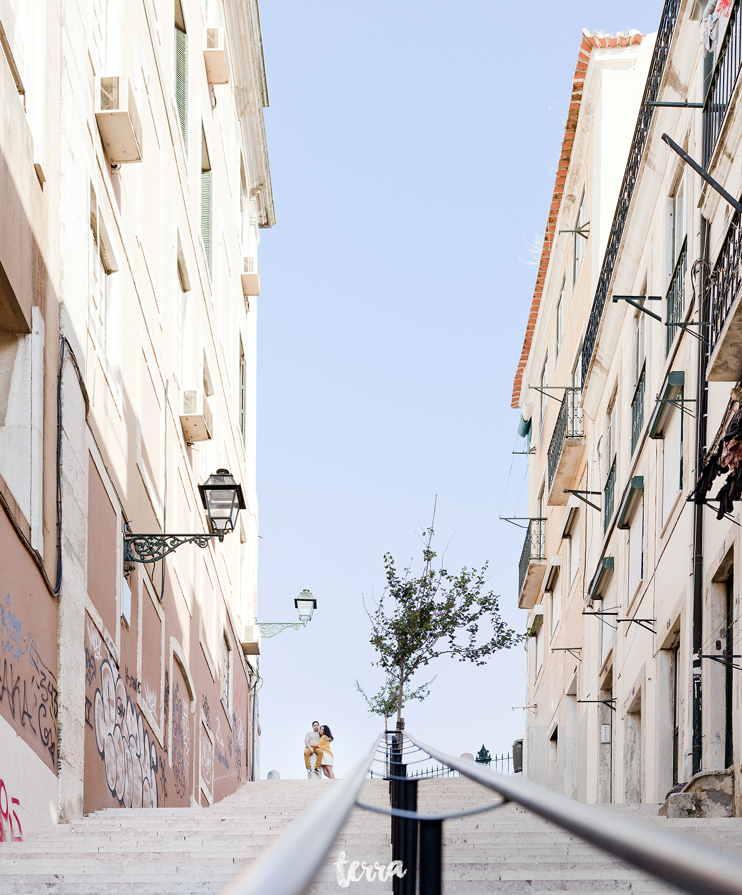 sessao-fotografica-casal-bairro-alto-lisboa-terra-fotografia-0037.jpg