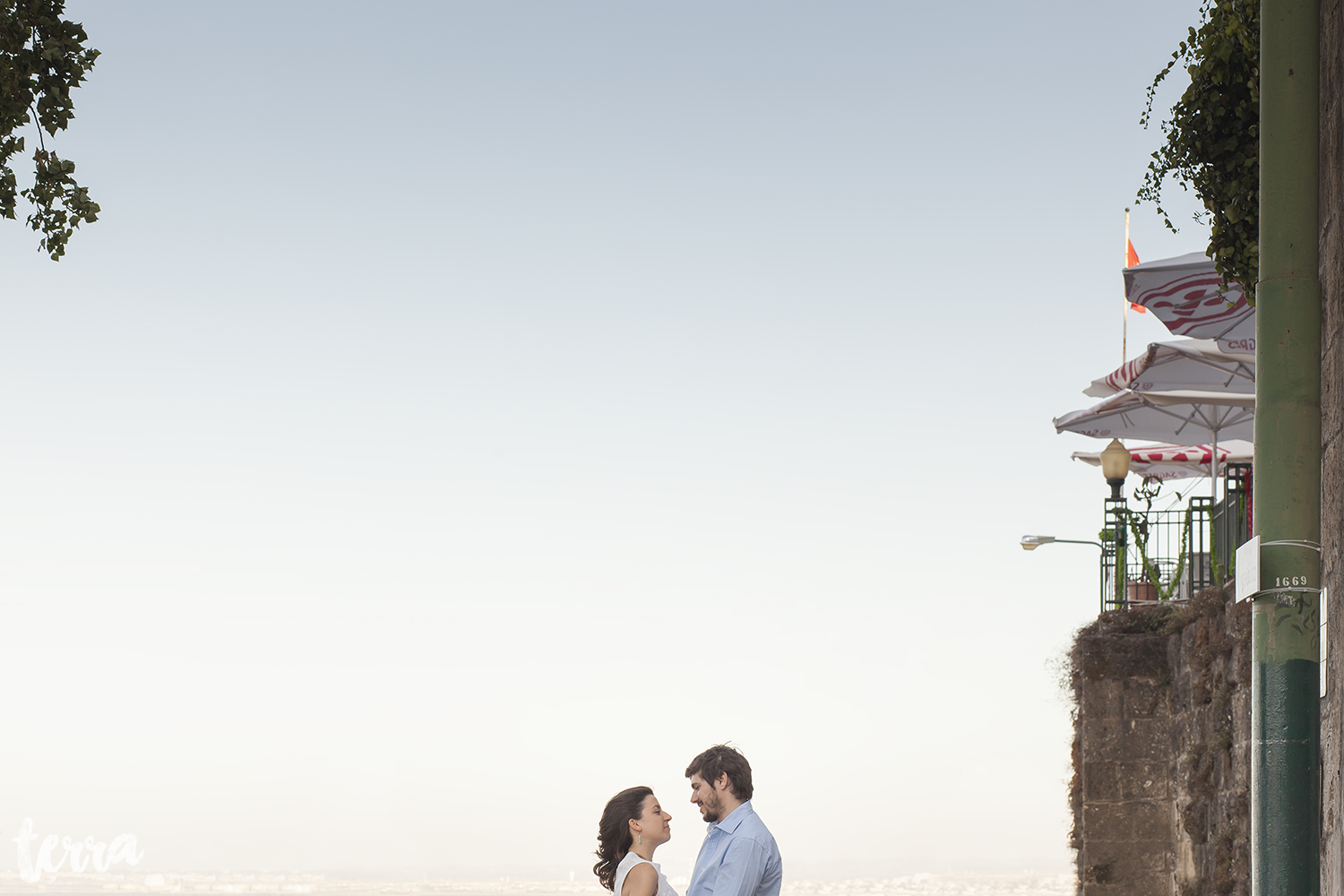 engagement-session-alfama-lisboa-terra-fotografia-006.jpg