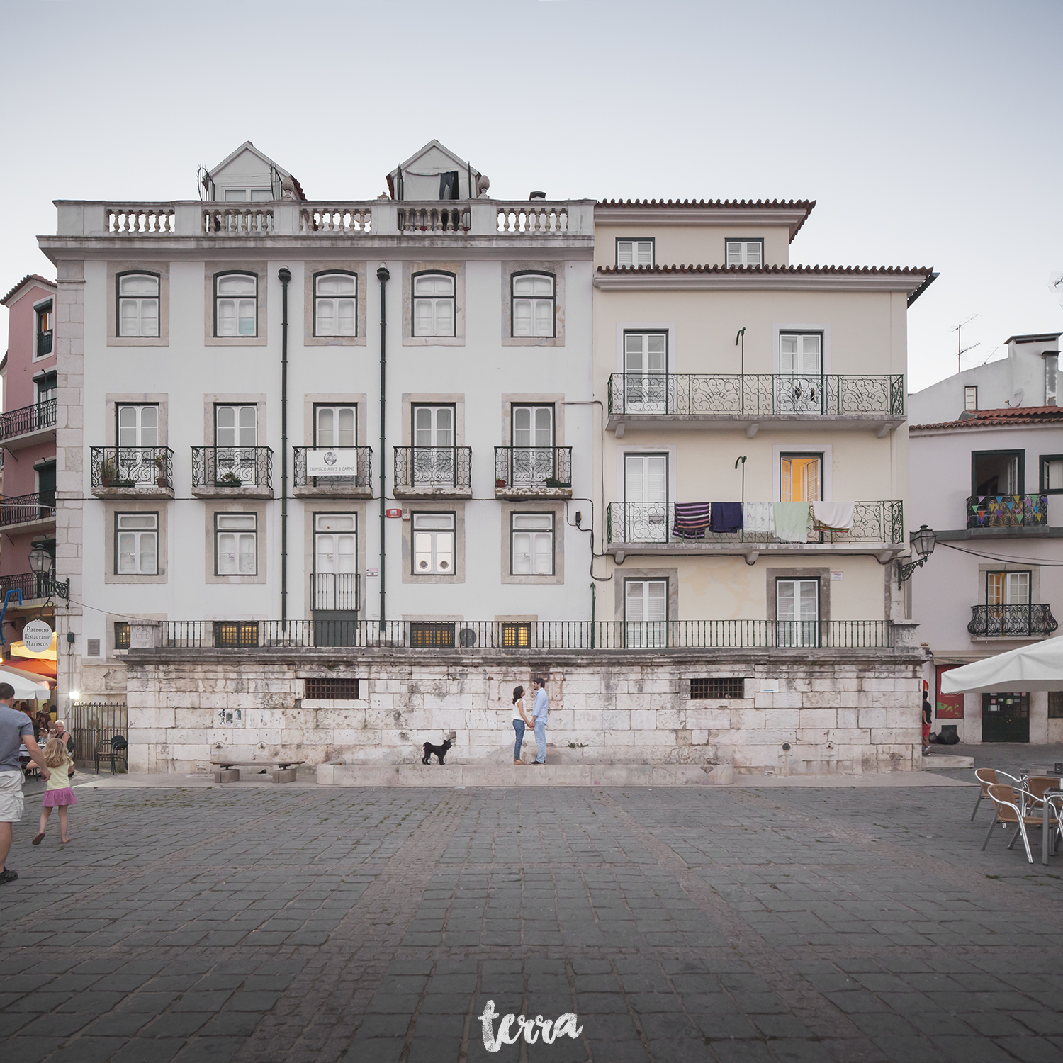 engagement-session-alfama-lisboa-terra-fotografia-049.jpg