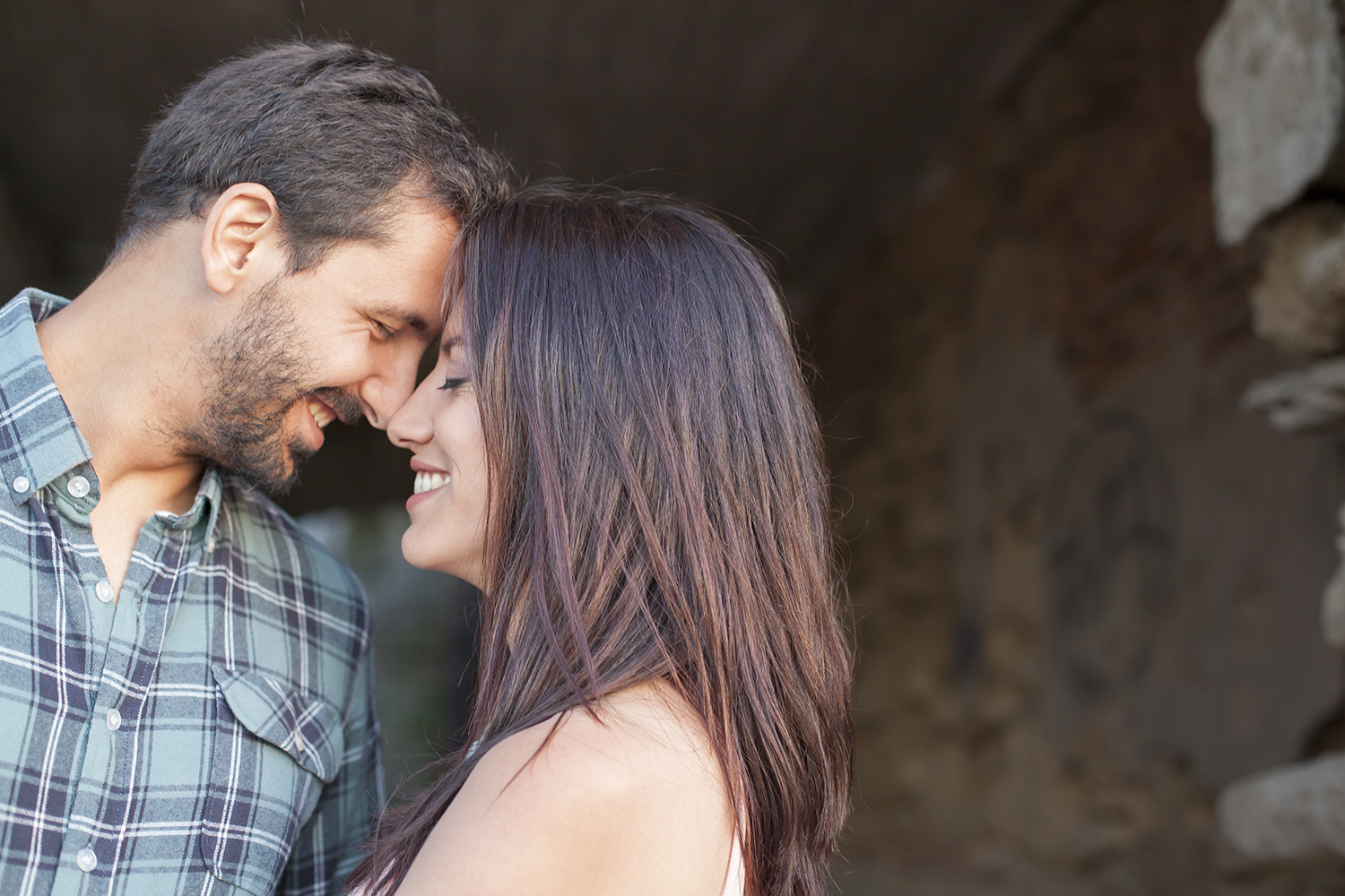 sessao-fotografica-casal-cais-ginjal-terra-fotografia-42.jpg