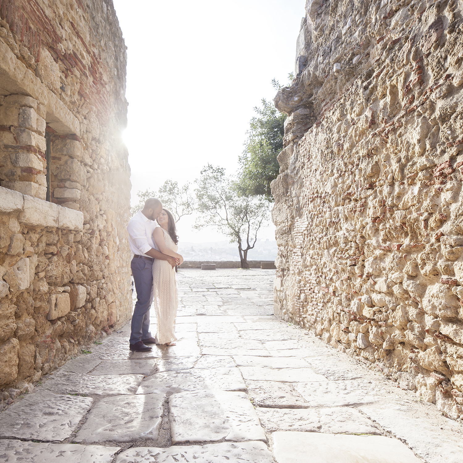 engagement-session-castelo-sao-jorge-lisboa-portugal-flytographer-terra-fotografia-15.jpg