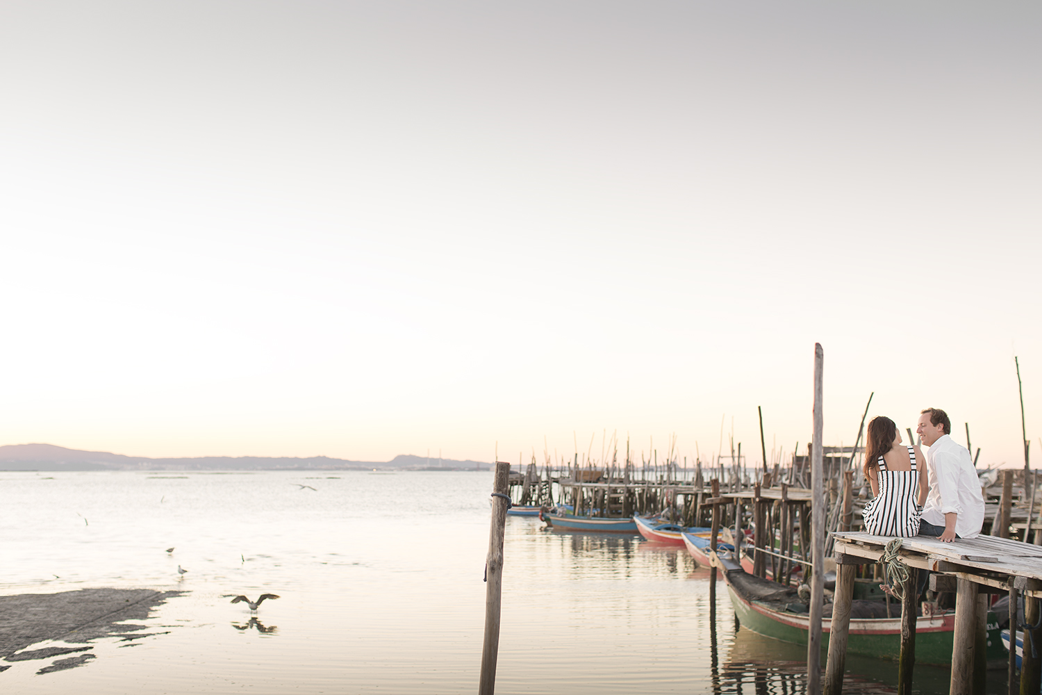 sessao-fotografica-casal-cais-palafitico-carrasqueira-comporta-terra-fotografia-20.jpg