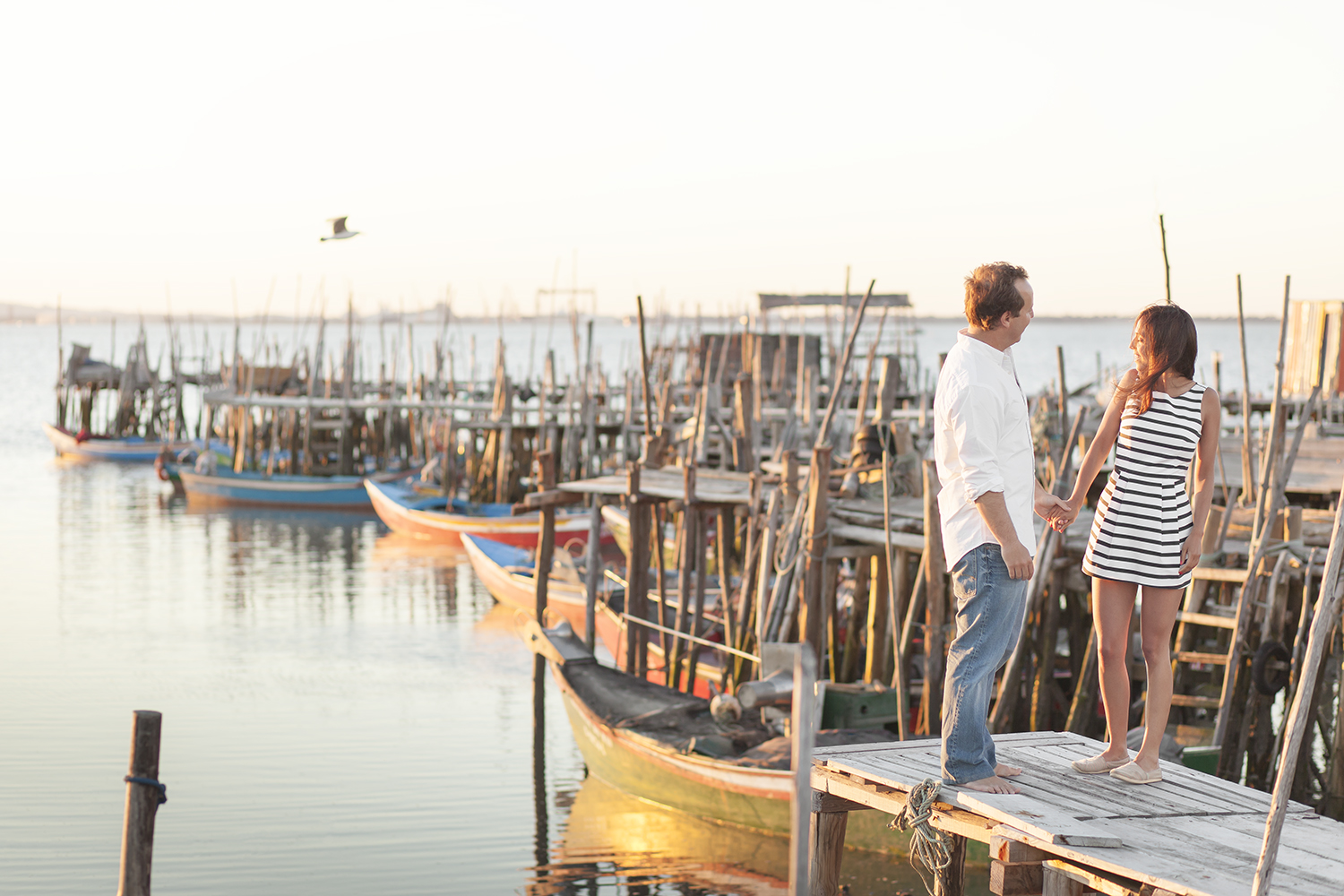 sessao-fotografica-casal-cais-palafitico-carrasqueira-comporta-terra-fotografia-10.jpg