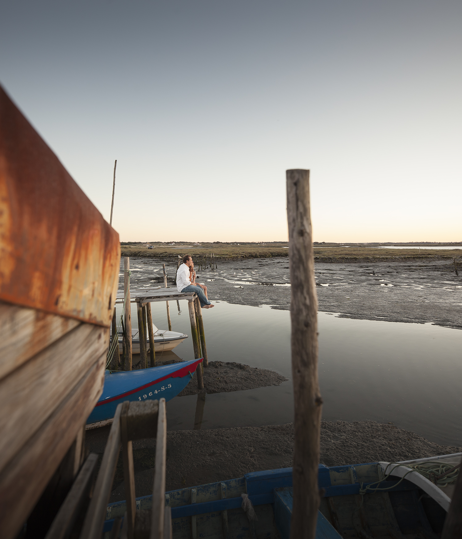 sessao-fotografica-casal-cais-palafitico-carrasqueira-comporta-terra-fotografia-19.jpg