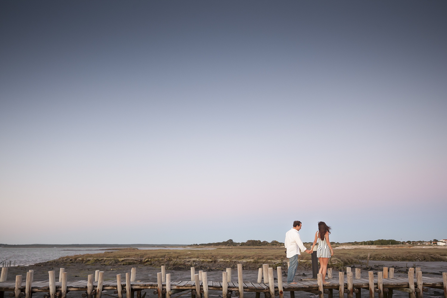 sessao-fotografica-casal-cais-palafitico-carrasqueira-comporta-terra-fotografia-36.jpg