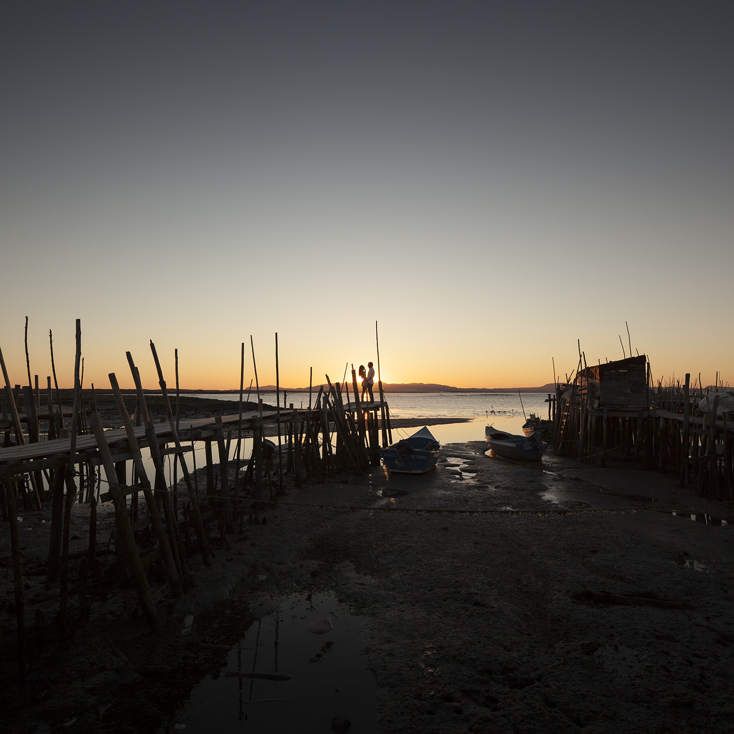 sessao-fotografica-casal-cais-palafitico-carrasqueira-comporta-terra-fotografia-41.jpg