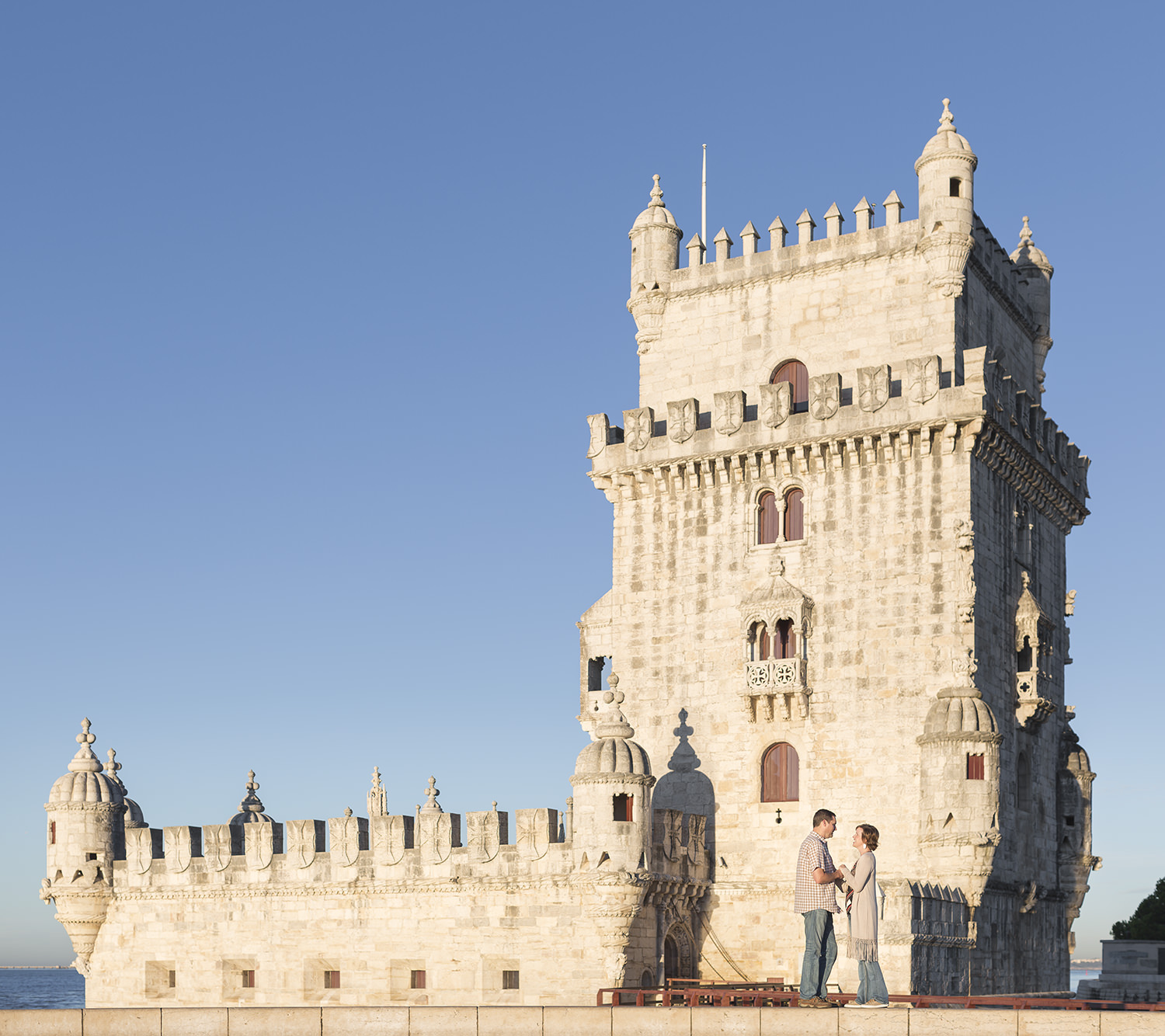 belem-tower-engagement-photographer-lisbon-terra-fotografia-flytographer-03.jpg