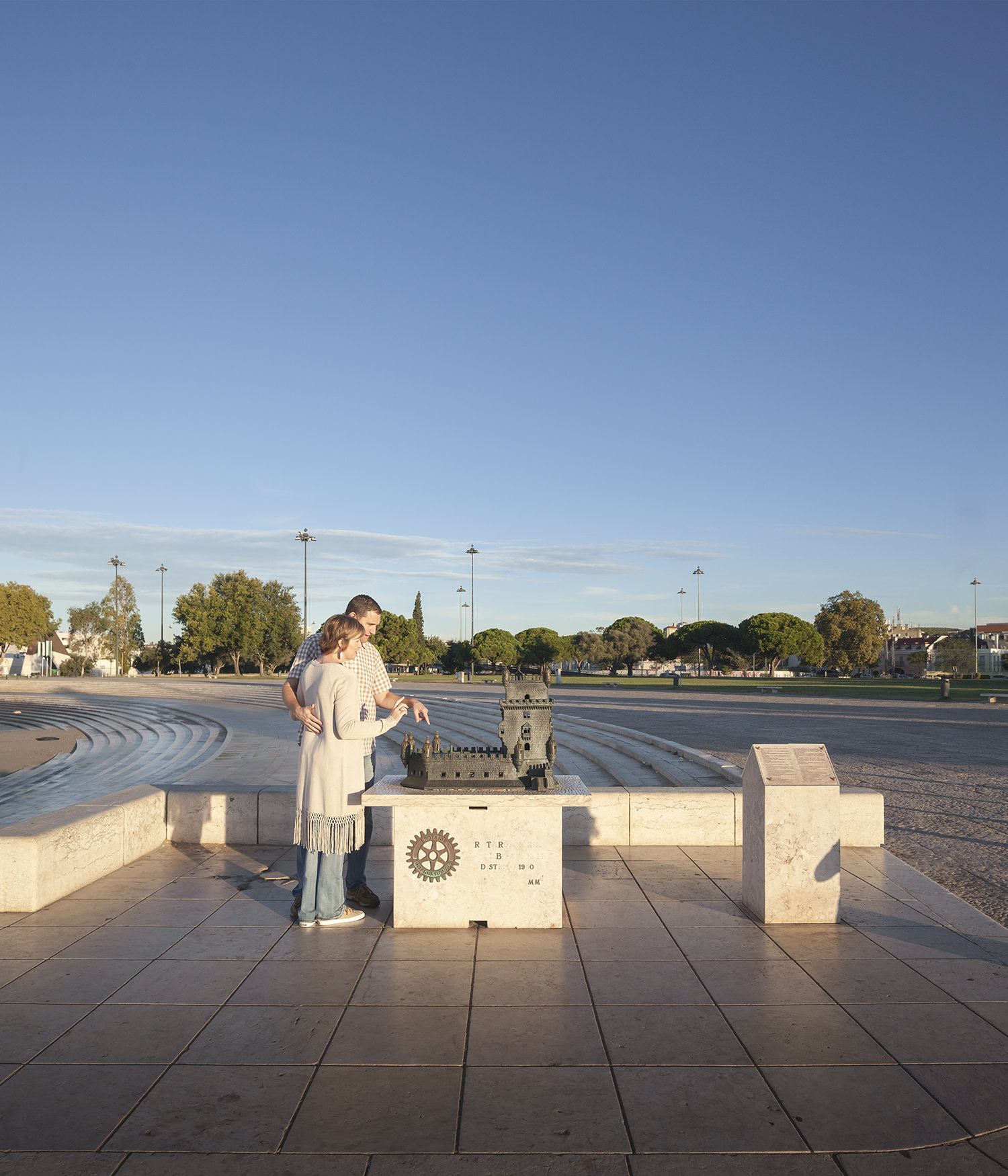 belem-tower-engagement-photographer-lisbon-terra-fotografia-flytographer-07.jpg