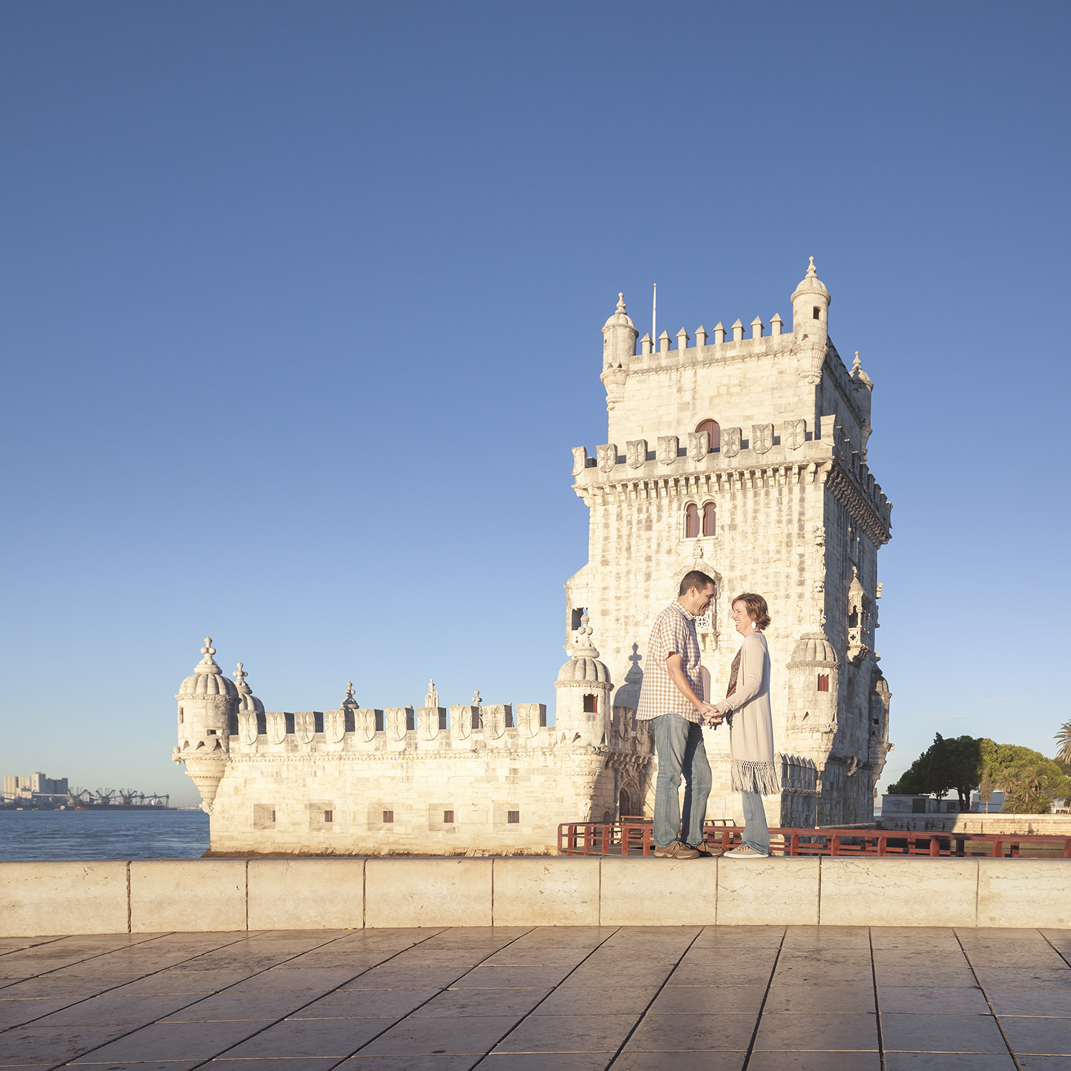 belem-tower-engagement-photographer-lisbon-terra-fotografia-flytographer-04.jpg