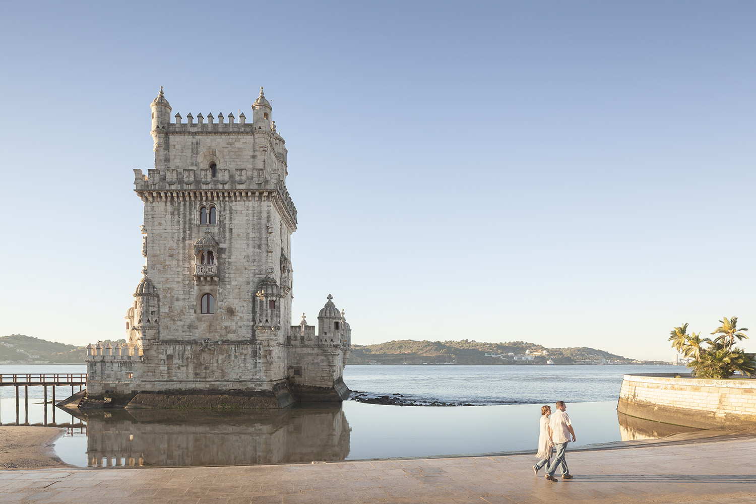 belem-tower-engagement-photographer-lisbon-terra-fotografia-flytographer-18.jpg