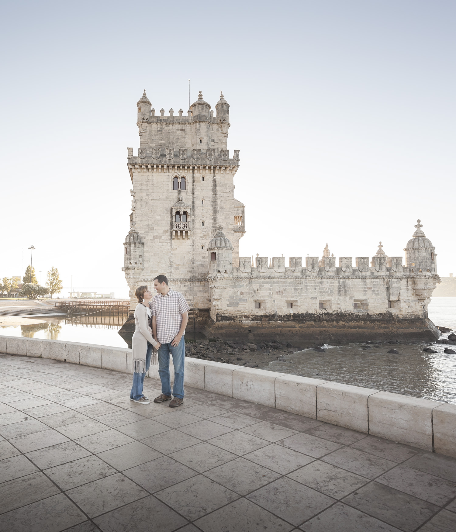 belem-tower-engagement-photographer-lisbon-terra-fotografia-flytographer-23.jpg