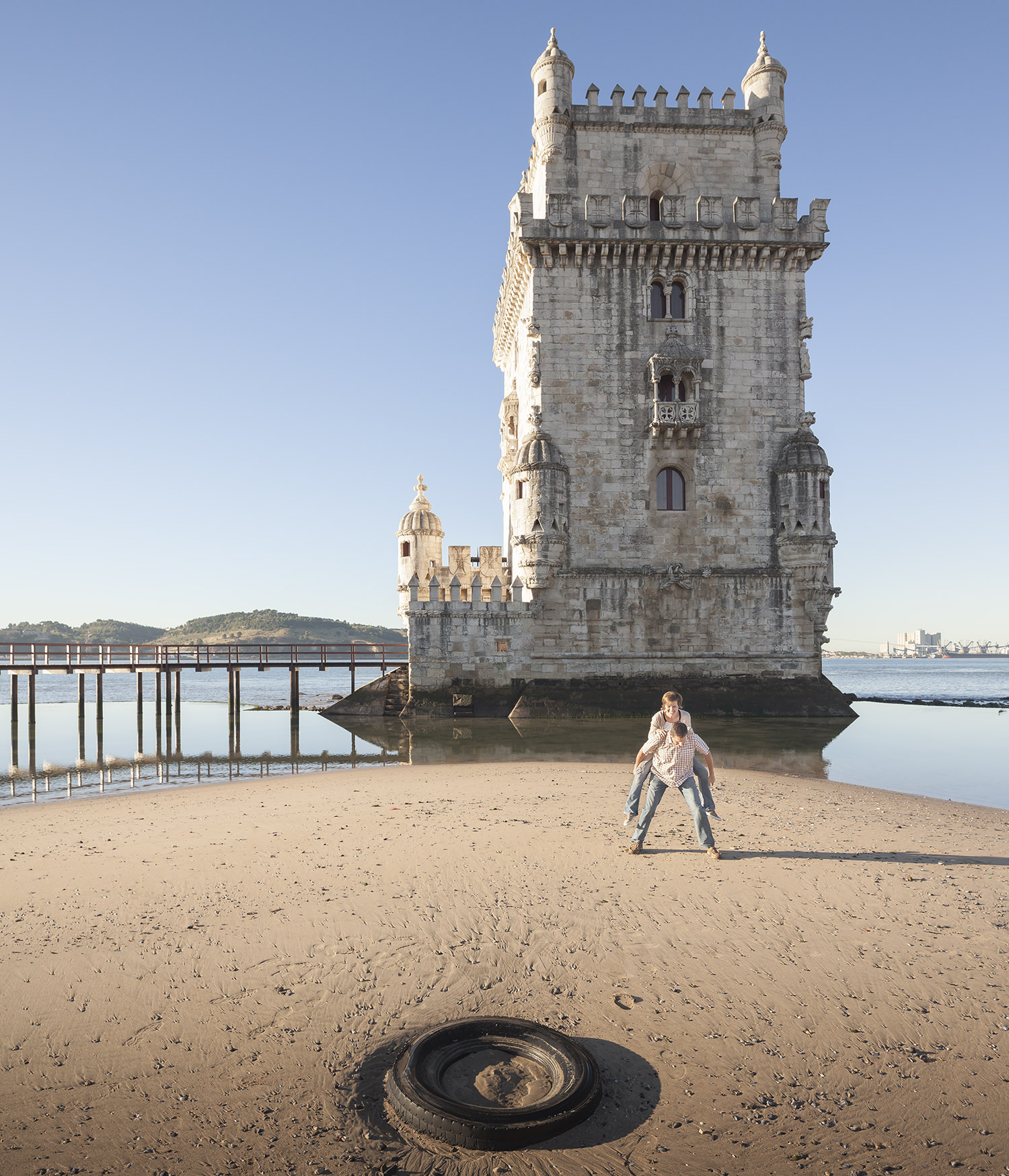 belem-tower-engagement-photographer-lisbon-terra-fotografia-flytographer-28.jpg