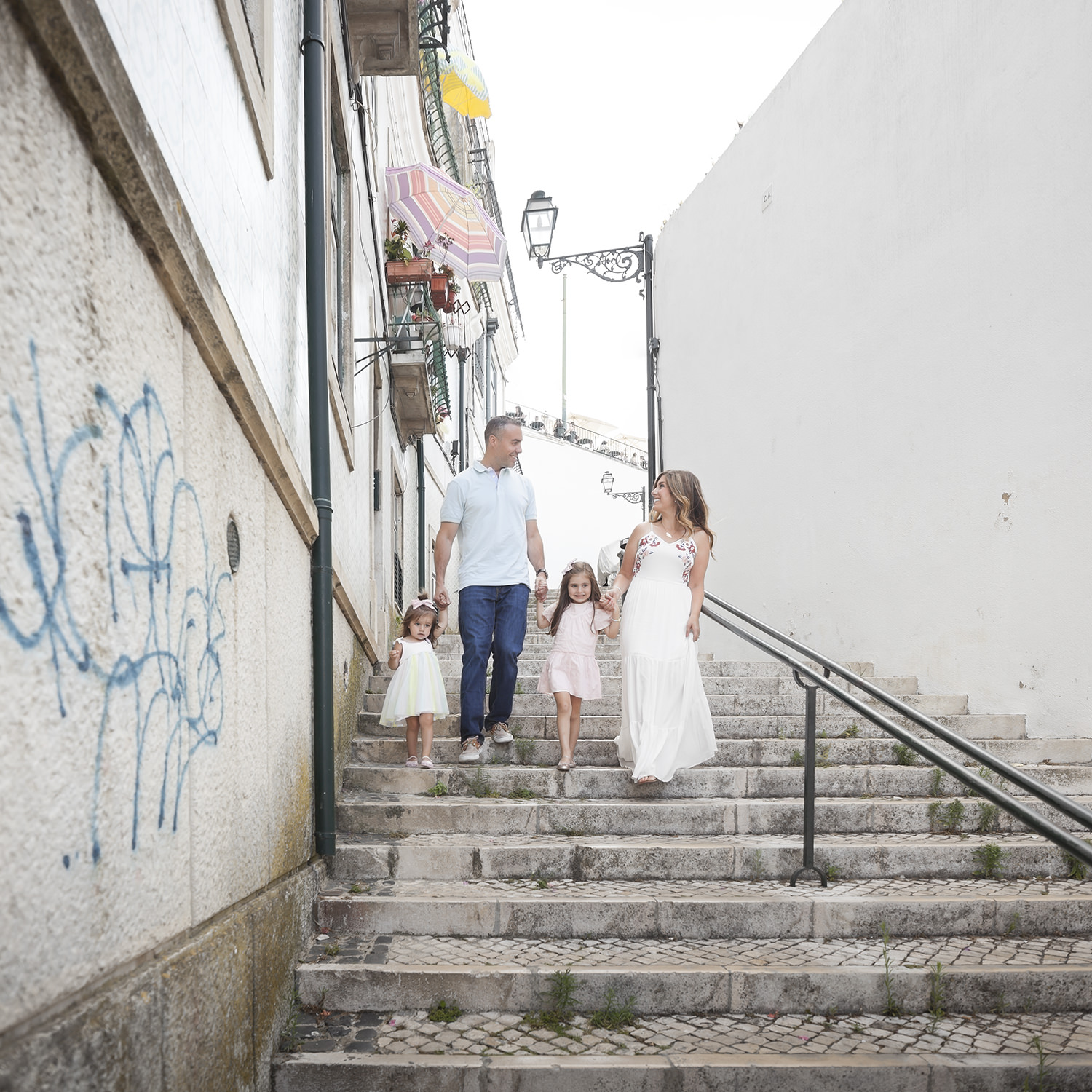 alfama-lisbon-family-photogapher-terra-fotografia-0001.jpg