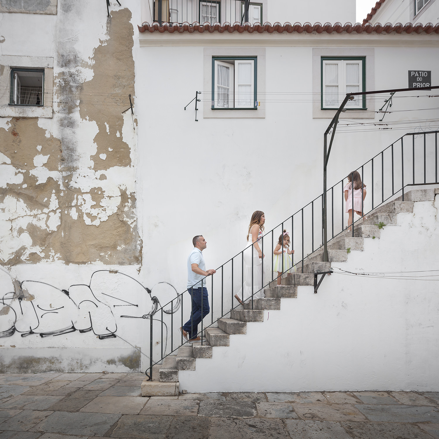 alfama-lisbon-family-photogapher-terra-fotografia-0050.jpg