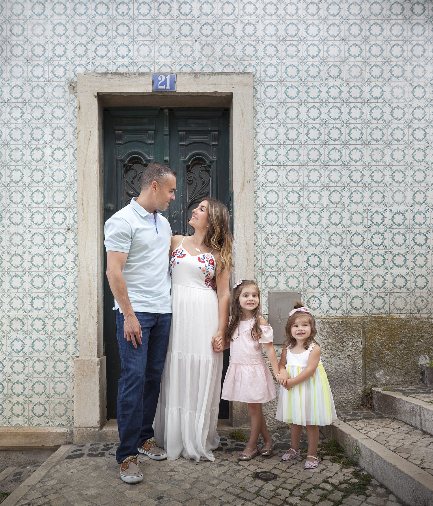 alfama-lisbon-family-photogapher-terra-fotografia-0004.jpg