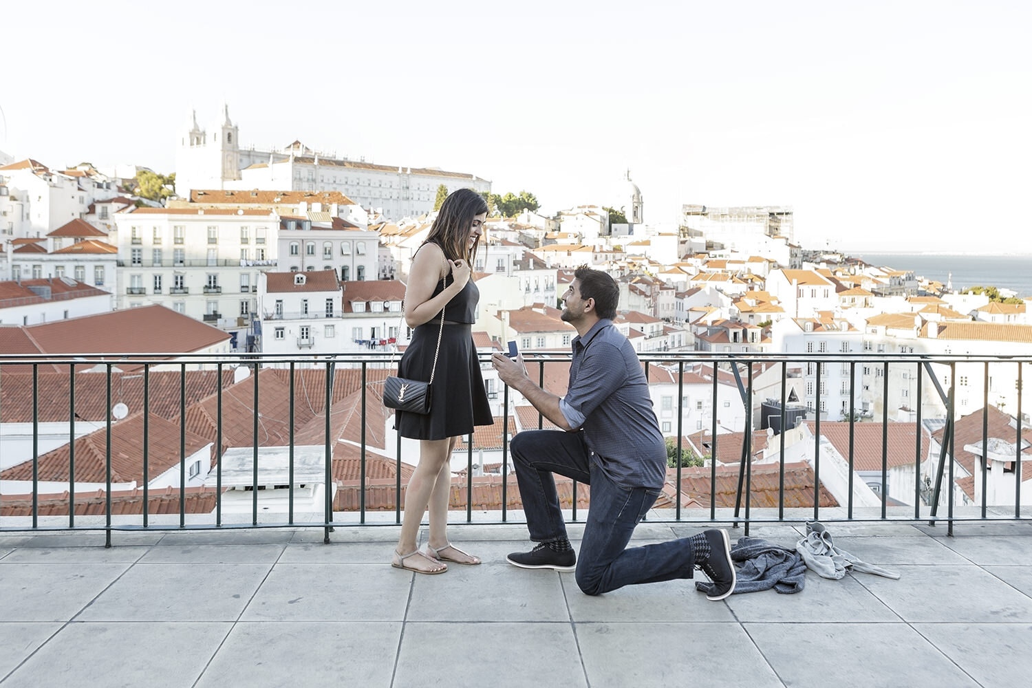 surprise-wedding-proposal-photographer-lisbon-ana-lucia-da-cruz-terra-fotografia-flytographer-02.jpg