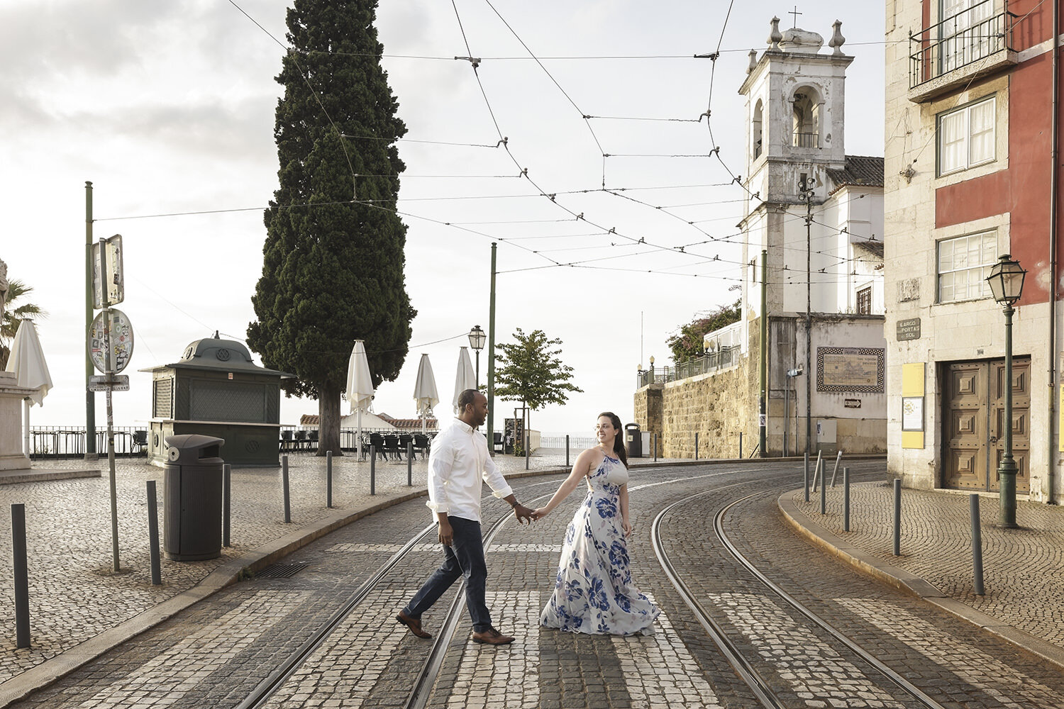 surprise-wedding-proposal-photographer-lisbon-ana-lucia-da-cruz-terra-fotografia-flytographer-18.jpg
