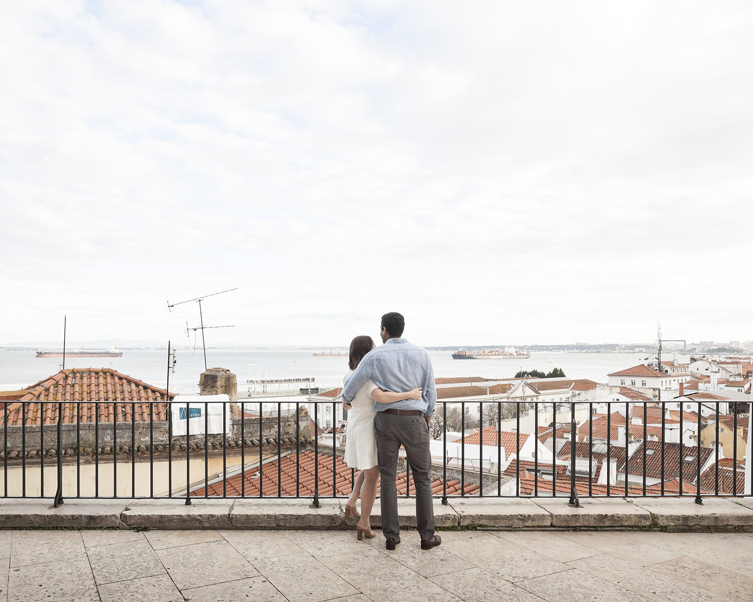 surprise-wedding-proposal-photographer-lisbon-ana-lucia-da-cruz-terra-fotografia-flytographer-19.jpg