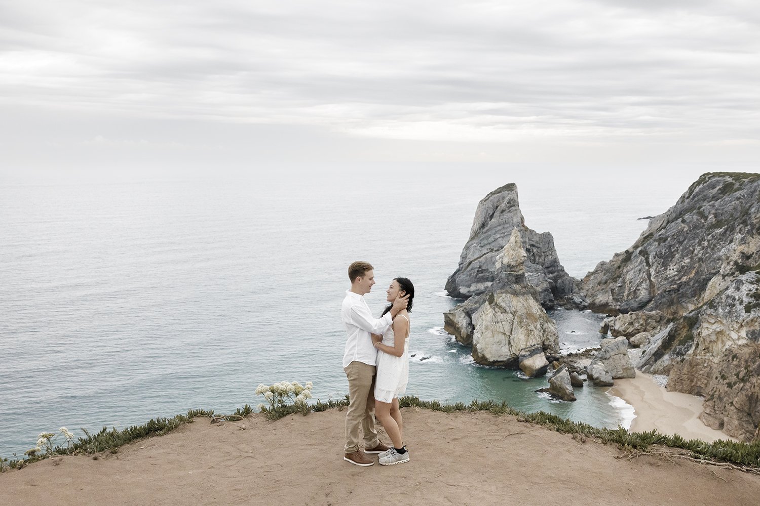 surprise-wedding-proposal-photographer-praia-da-ursa--sintra-terra-fotografia-flytographer-002.jpg