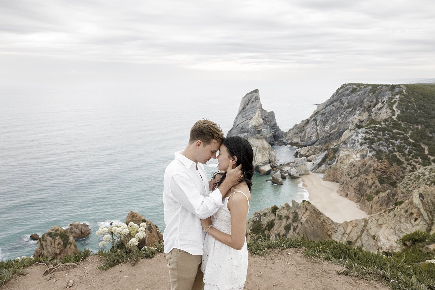 surprise-wedding-proposal-photographer-praia-da-ursa--sintra-terra-fotografia-flytographer-005.jpg