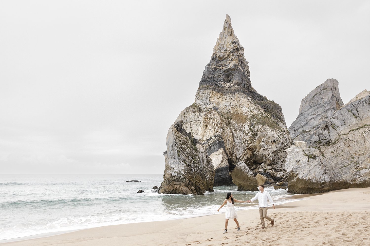 surprise-wedding-proposal-photographer-praia-da-ursa--sintra-terra-fotografia-flytographer-014.jpg