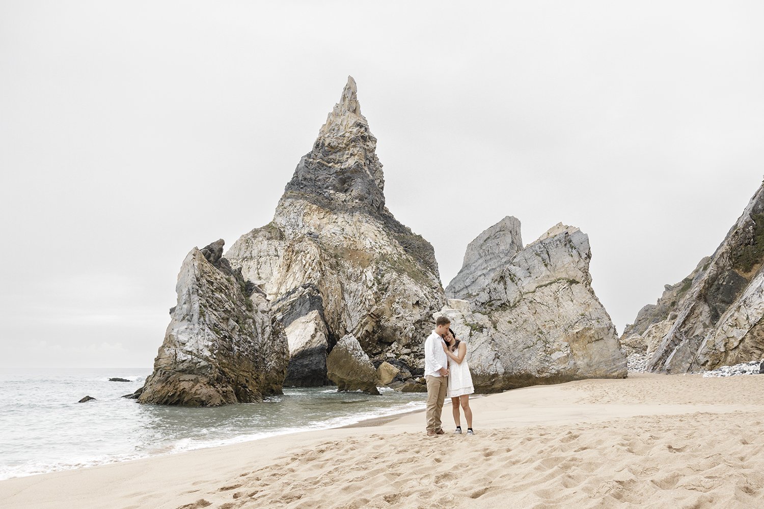 surprise-wedding-proposal-photographer-praia-da-ursa--sintra-terra-fotografia-flytographer-015.jpg